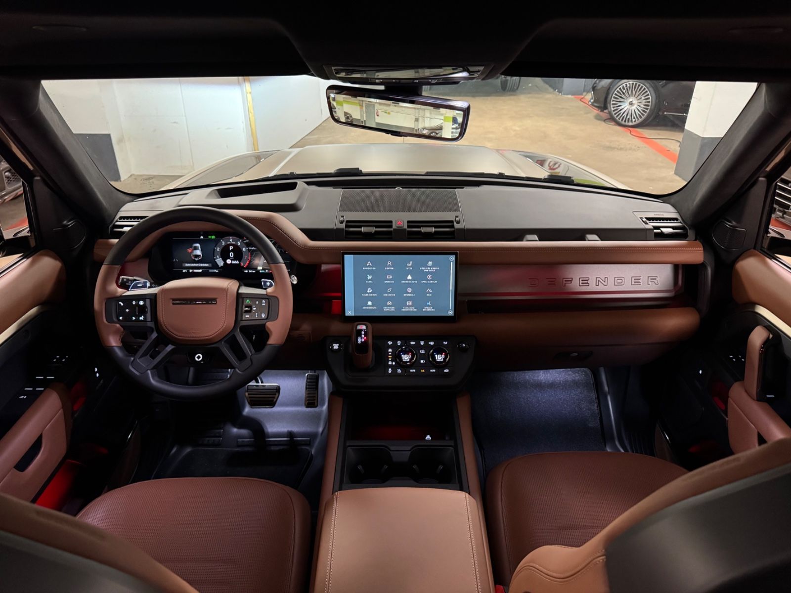 Fahrzeugabbildung Land Rover DEFENDER 4.4 P635 110 OCTA GOLDMATT NEW P25 FULL