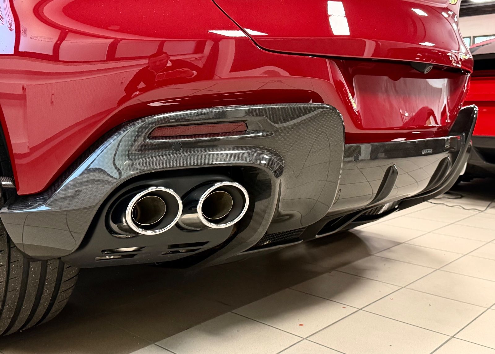 Fahrzeugabbildung Ferrari PUROSANGUE V12 RED EXT CREMA INT CARBON FULLOPT!