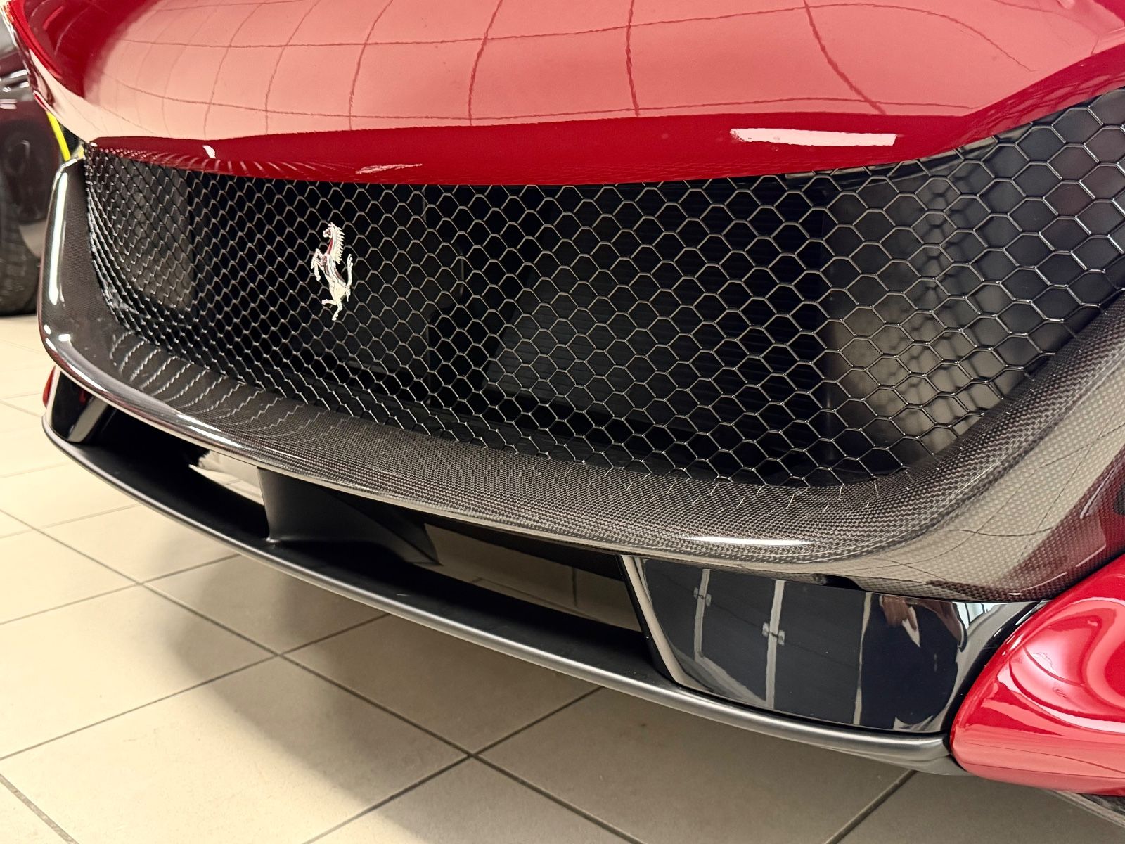 Fahrzeugabbildung Ferrari PUROSANGUE V12 RED EXT CREMA INT CARBON FULLOPT!