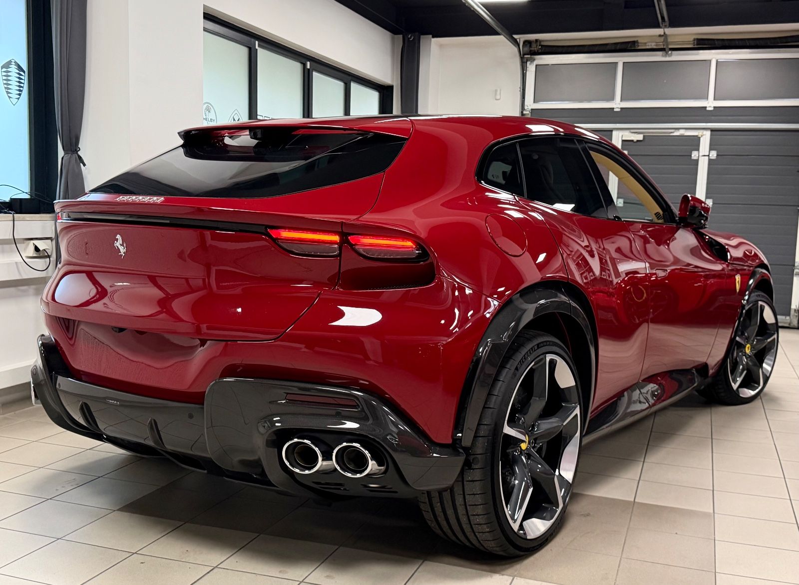 Fahrzeugabbildung Ferrari PUROSANGUE V12 RED EXT CREMA INT CARBON FULLOPT!