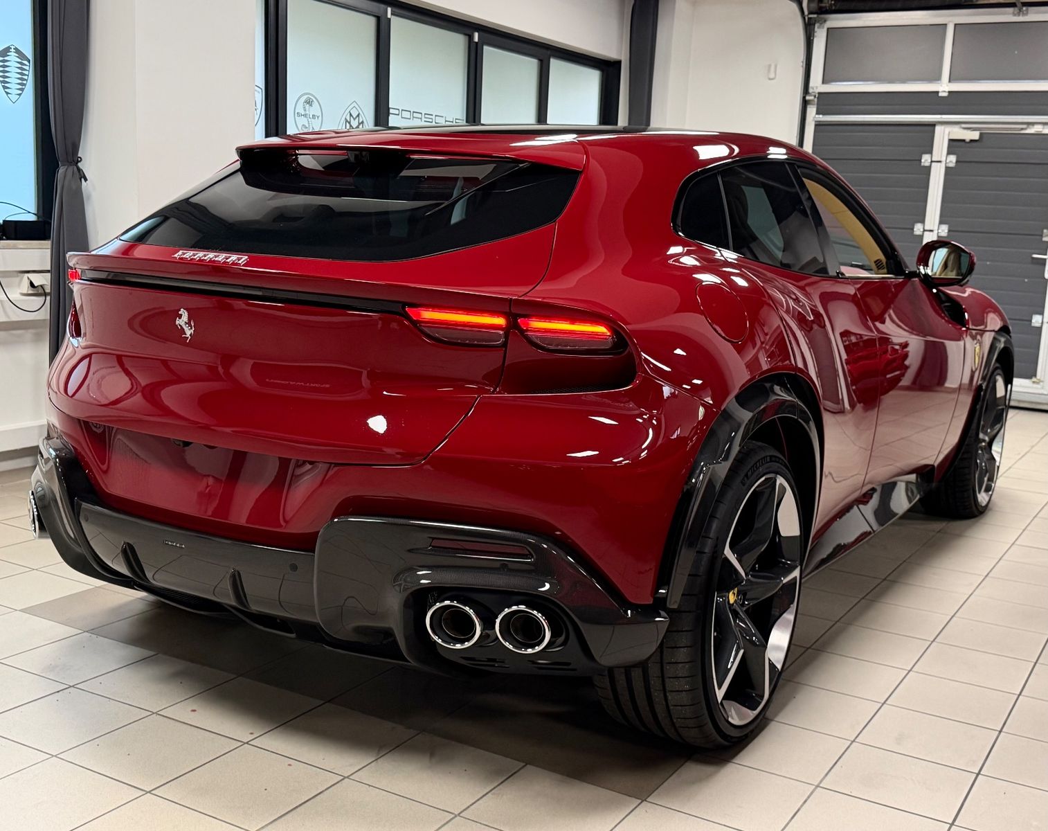 Fahrzeugabbildung Ferrari PUROSANGUE V12 RED EXT CREMA INT CARBON FULLOPT!