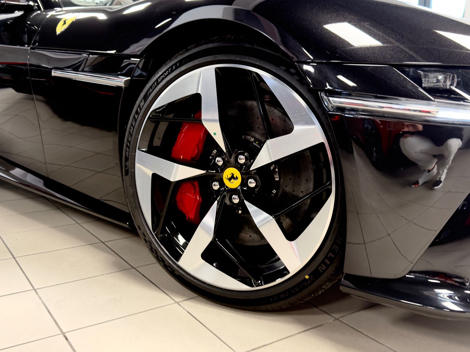 Fahrzeugabbildung Ferrari 12Cilindri SPIDER INDIVIDUAL MASSAGE JBL 26 NEW