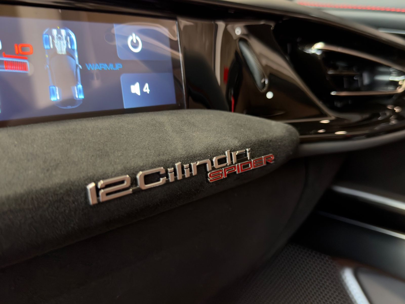 Fahrzeugabbildung Ferrari 12Cilindri SPIDER INDIVIDUAL MASSAGE JBL 26 NEW