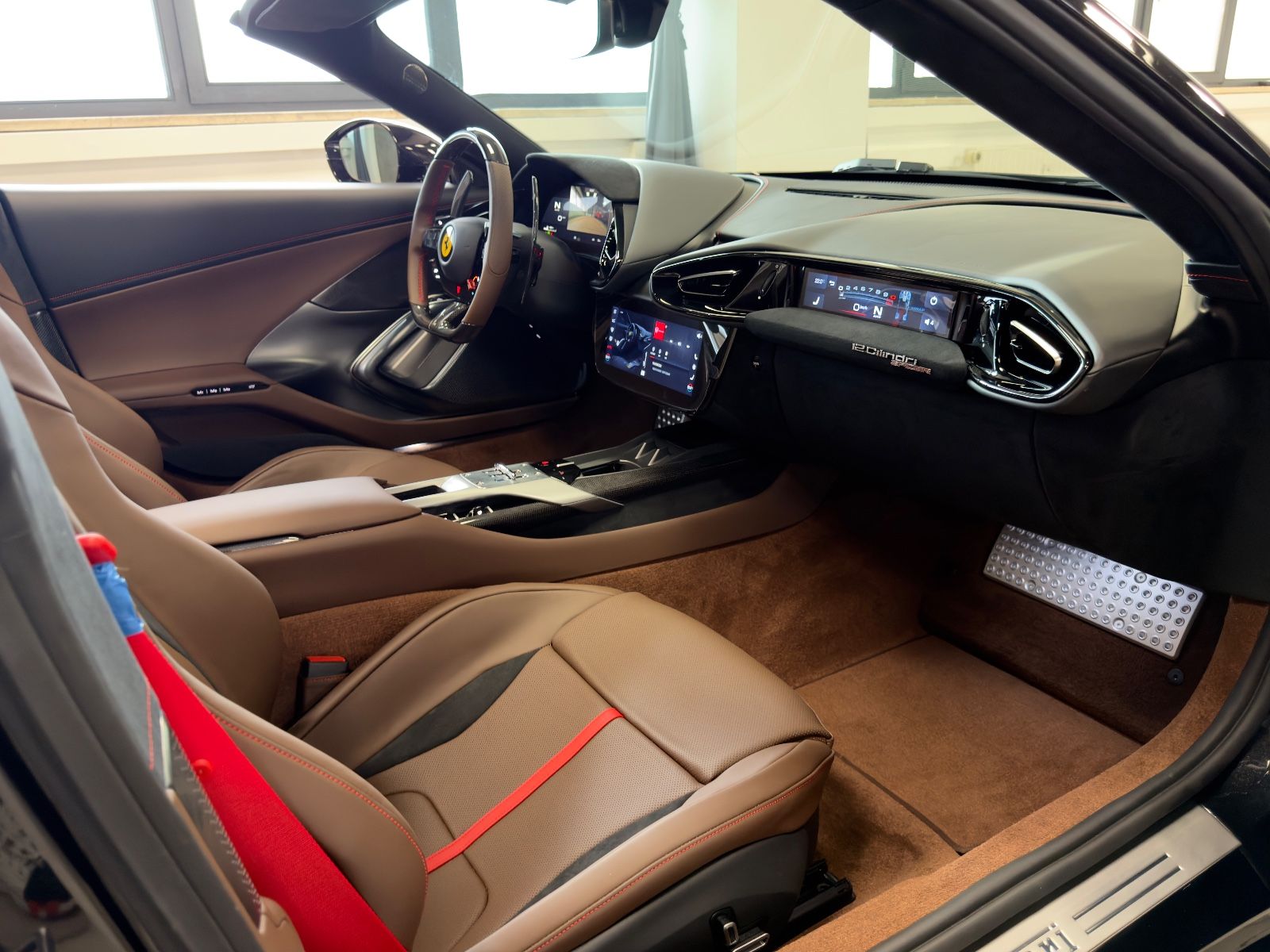 Fahrzeugabbildung Ferrari 12Cilindri SPIDER INDIVIDUAL MASSAGE JBL 26 NEW