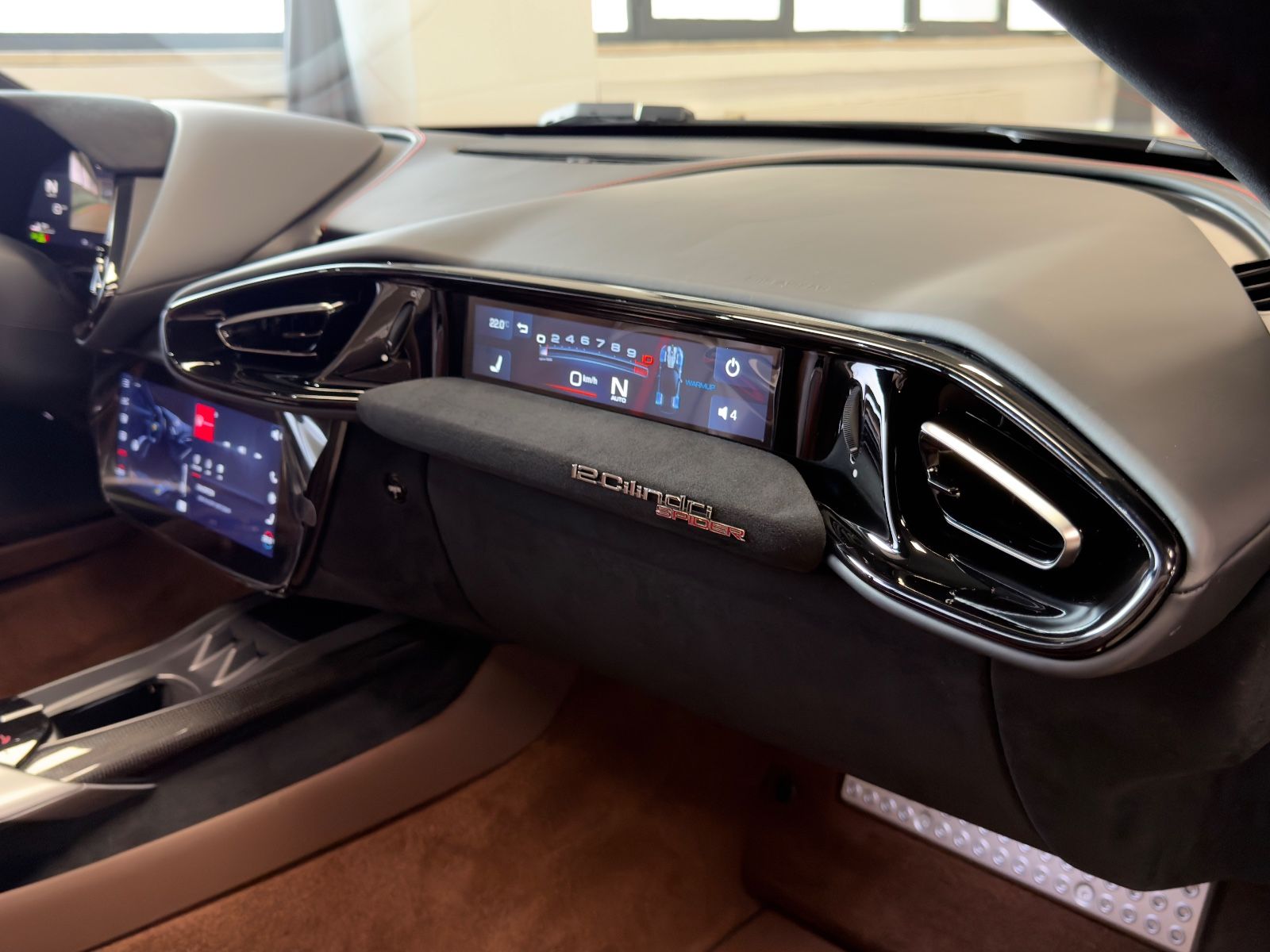 Fahrzeugabbildung Ferrari 12Cilindri SPIDER INDIVIDUAL MASSAGE JBL 26 NEW