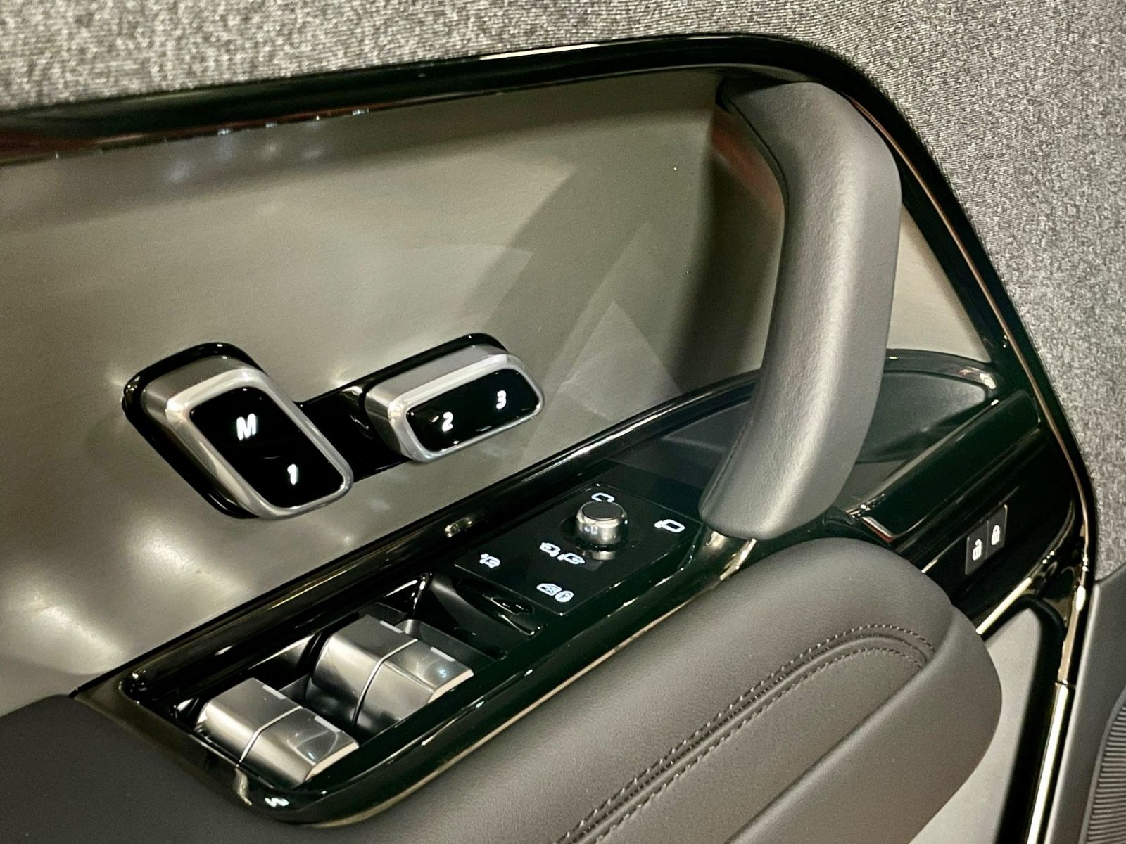 Fahrzeugabbildung Land Rover RR SPORT D300 DYNAMIC SE BLACKPACK PANO PROD22!