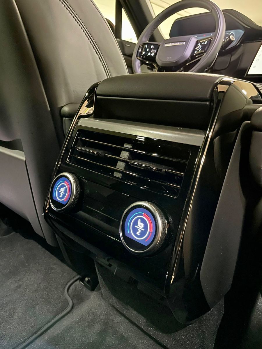 Fahrzeugabbildung Land Rover RR SPORT D300 DYNAMIC SE BLACKPACK PANO PROD22!