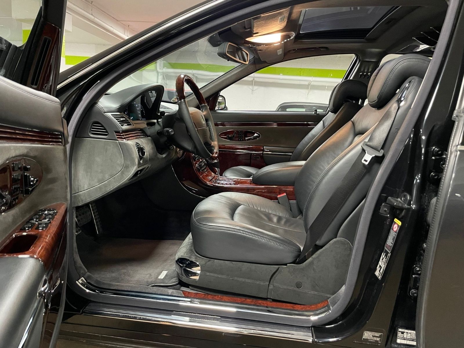 Fahrzeugabbildung Maybach MAYBACH 57 DUOTONE FIRSTCLASS FOND TV FULLOPTION