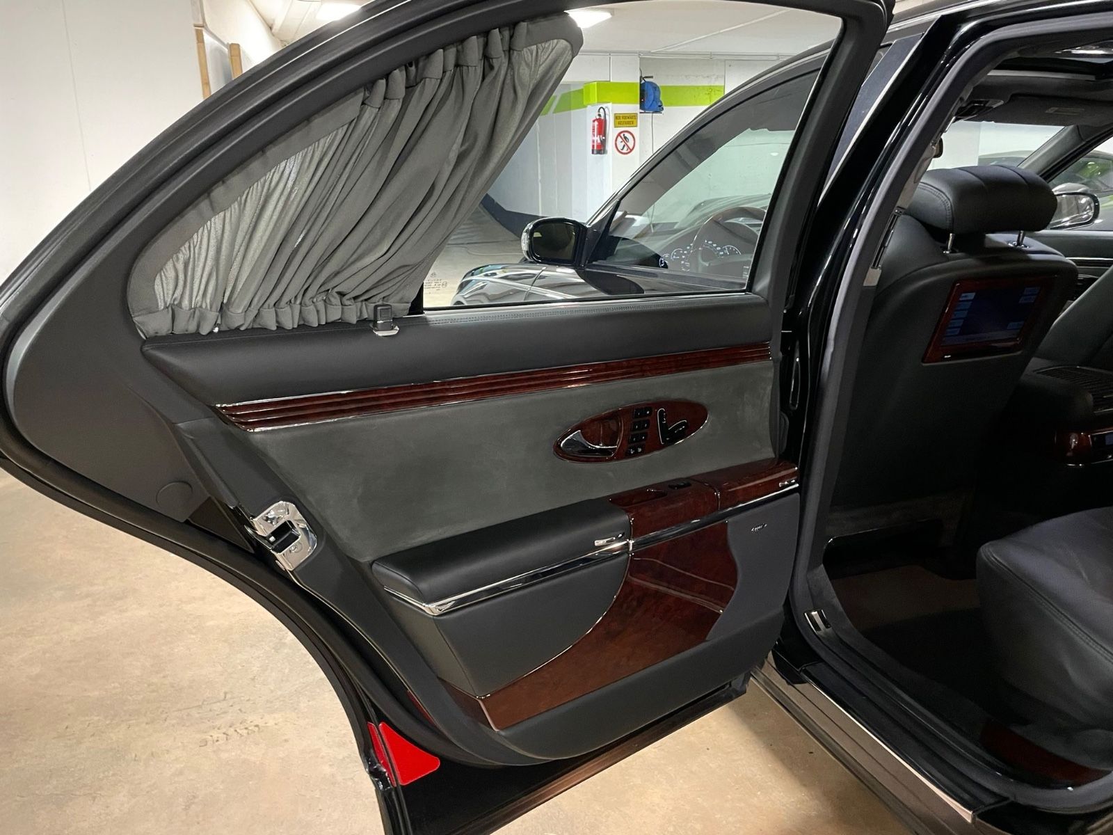 Fahrzeugabbildung Maybach MAYBACH 57 DUOTONE FIRSTCLASS FOND TV FULLOPTION