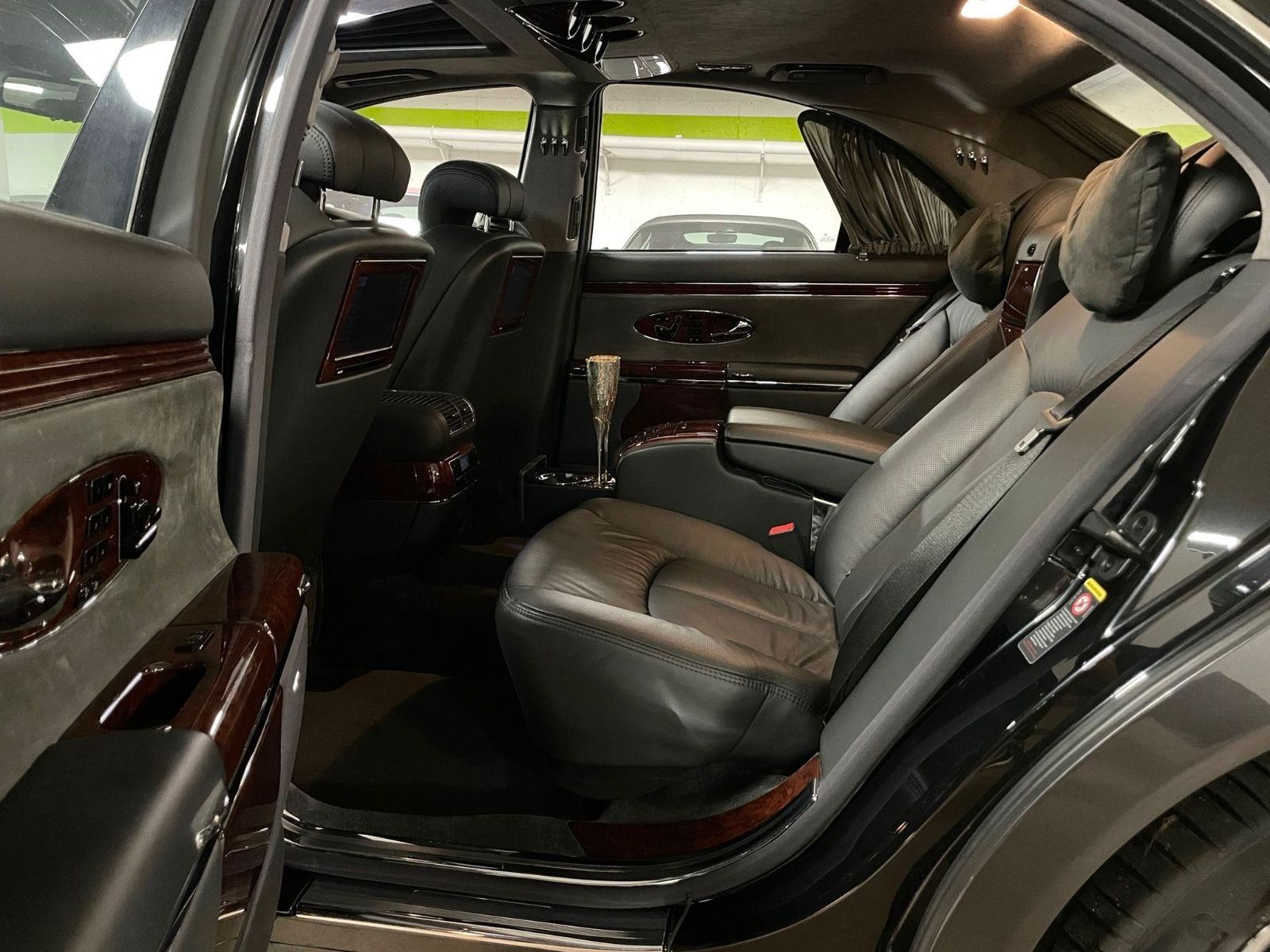 Fahrzeugabbildung Maybach MAYBACH 57 DUOTONE FIRSTCLASS FOND TV FULLOPTION