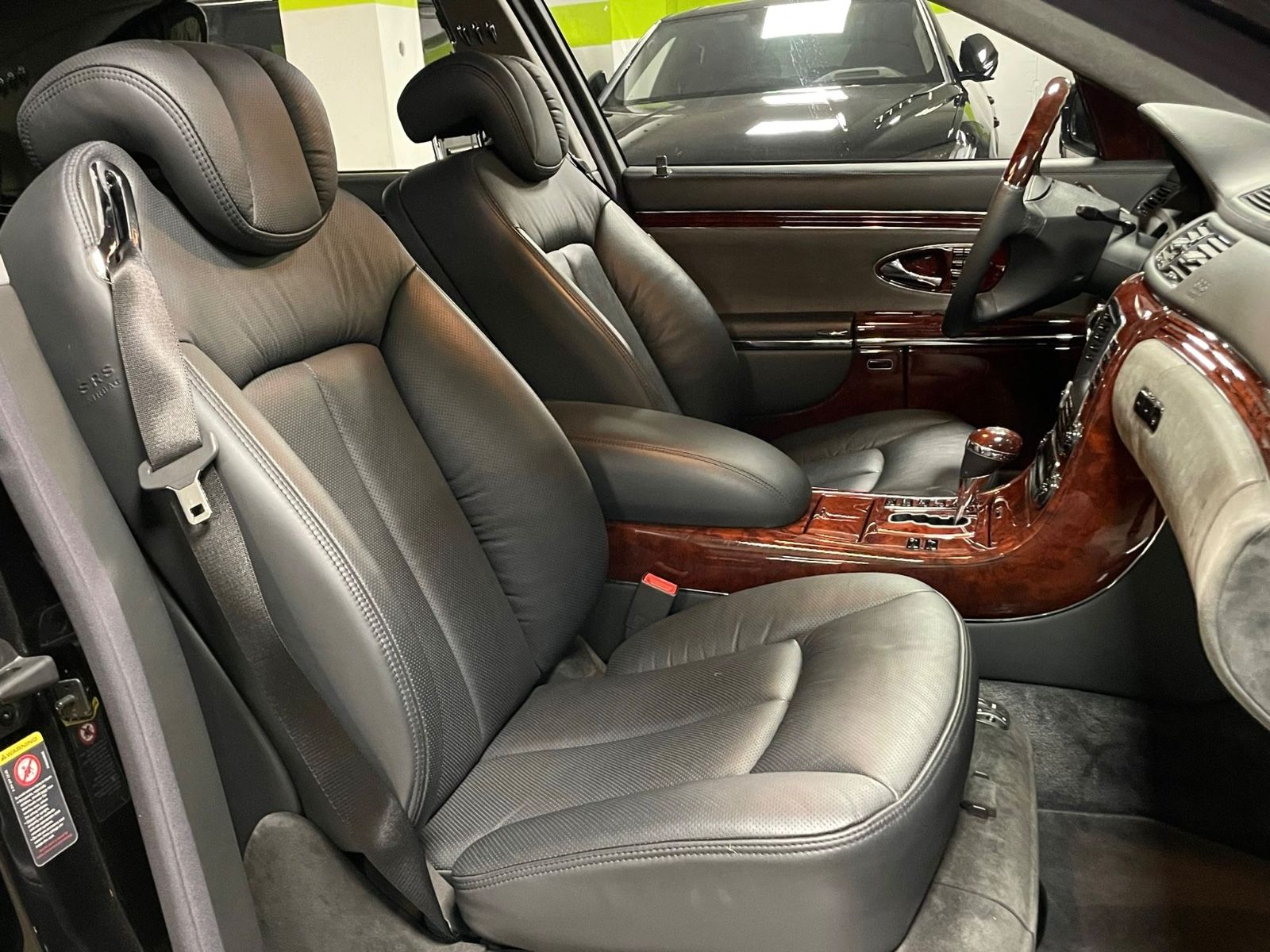 Fahrzeugabbildung Maybach MAYBACH 57 DUOTONE FIRSTCLASS FOND TV FULLOPTION