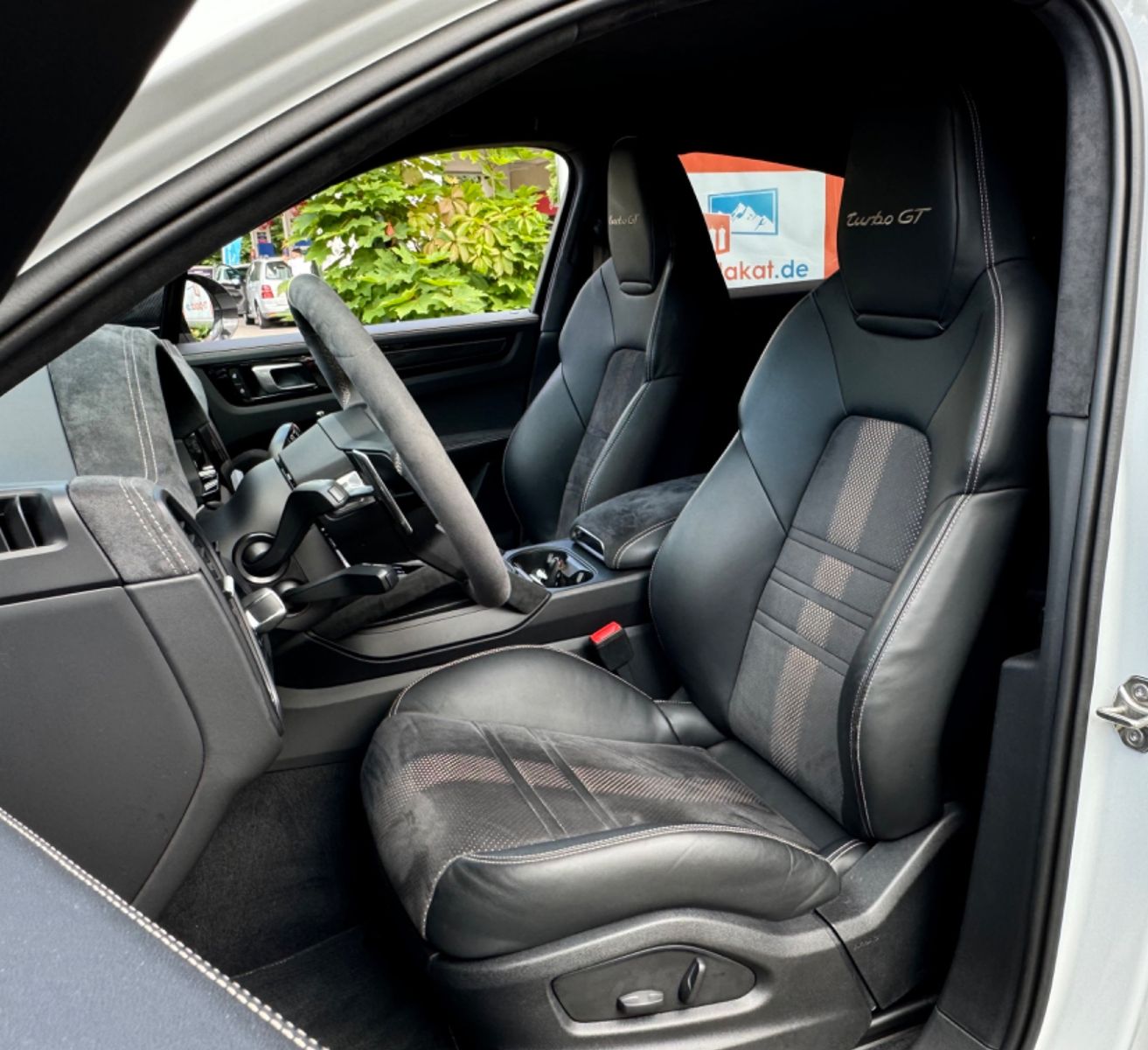 Fahrzeugabbildung Porsche CAYENNE COUPÉ TURBO GT CARBONPACK ALCANTARA FULL