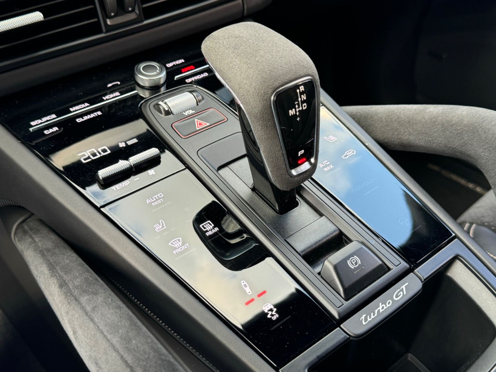 Fahrzeugabbildung Porsche CAYENNE COUPÉ TURBO GT CARBONPACK ALCANTARA FULL