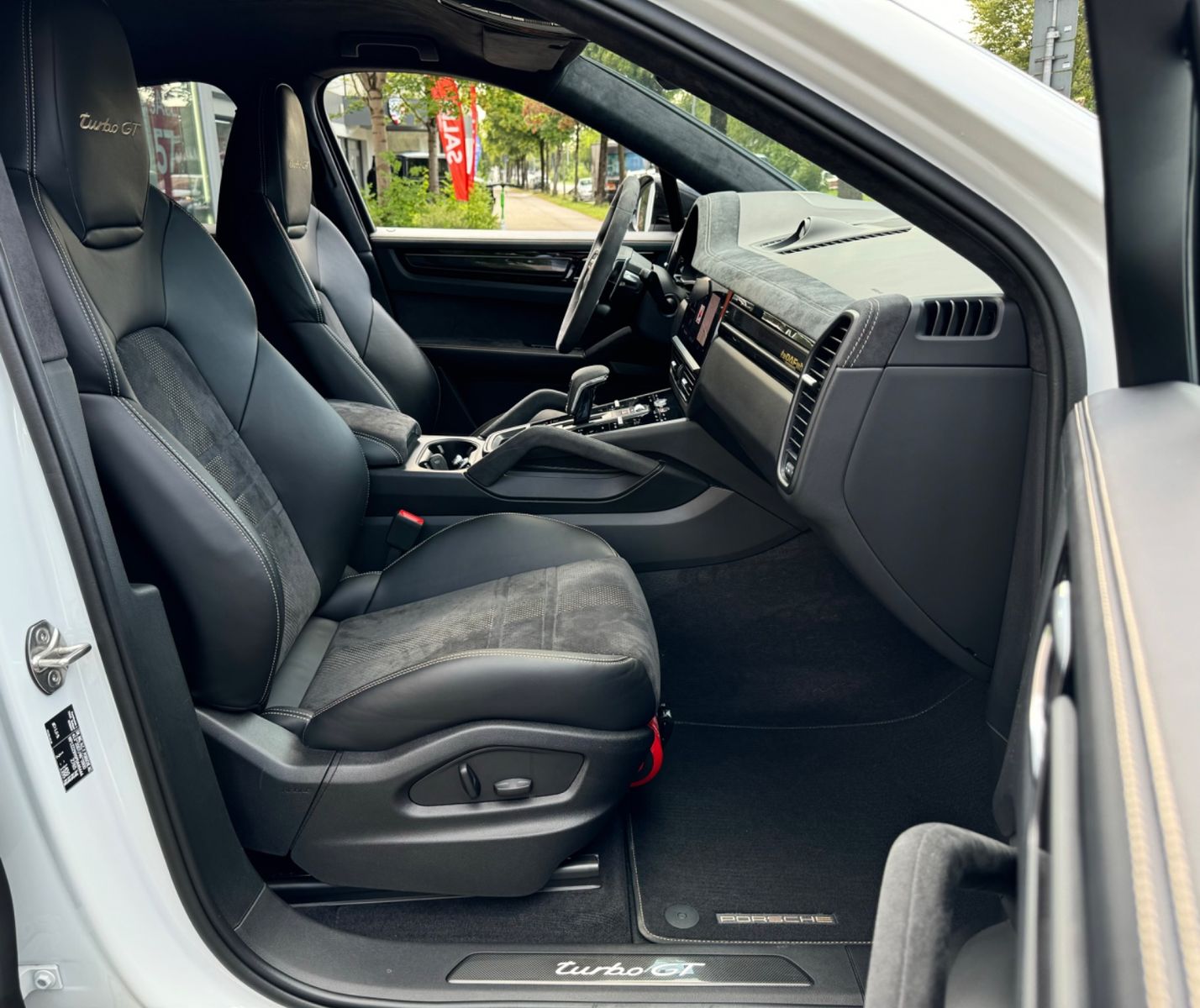 Fahrzeugabbildung Porsche CAYENNE COUPÉ TURBO GT CARBONPACK ALCANTARA FULL