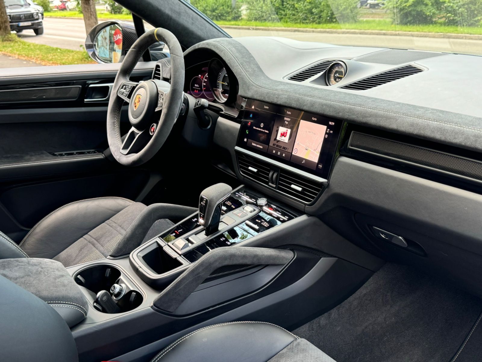 Fahrzeugabbildung Porsche CAYENNE COUPÉ TURBO GT CARBONPACK ALCANTARA FULL