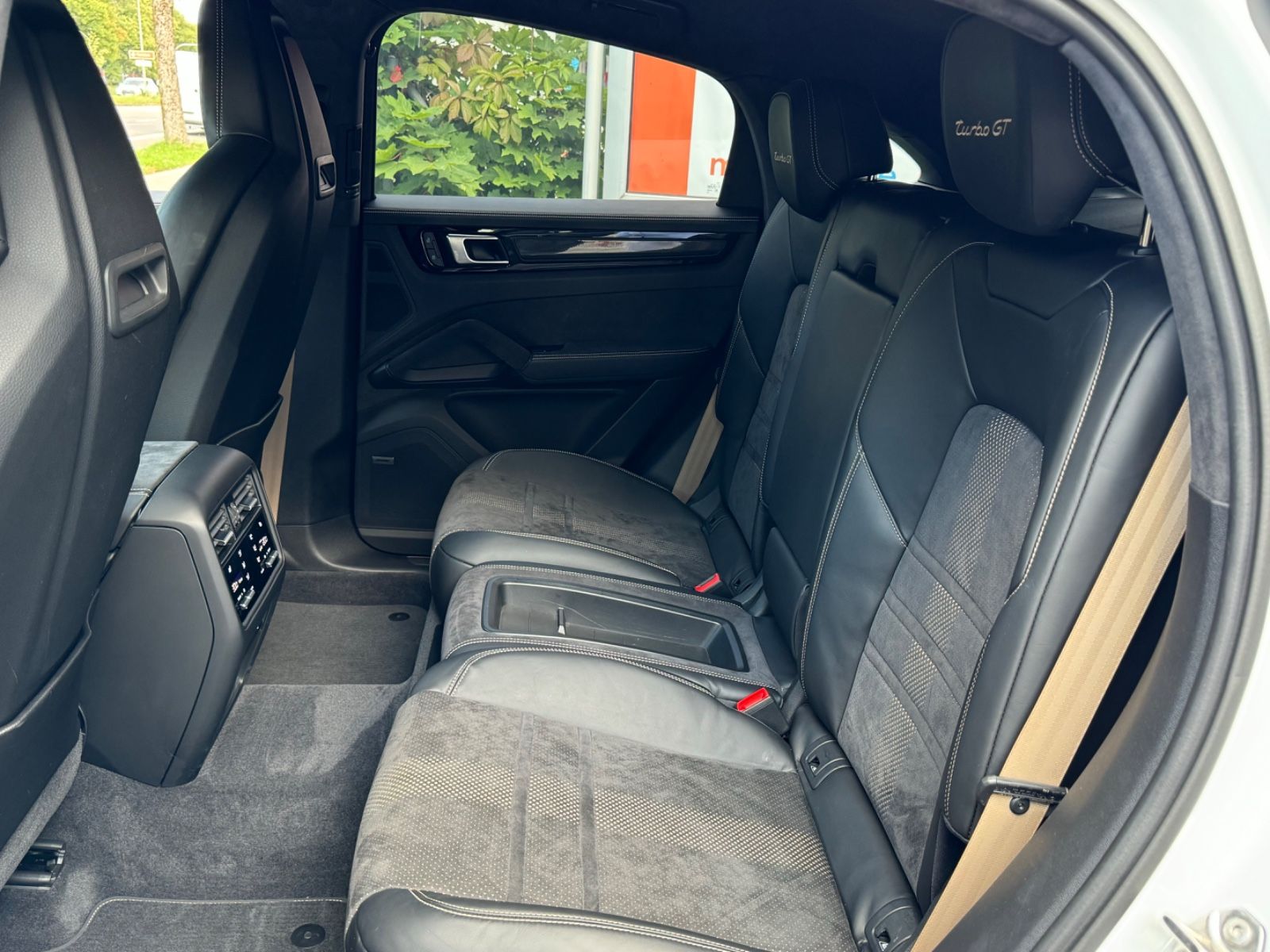 Fahrzeugabbildung Porsche CAYENNE COUPÉ TURBO GT CARBONPACK ALCANTARA FULL