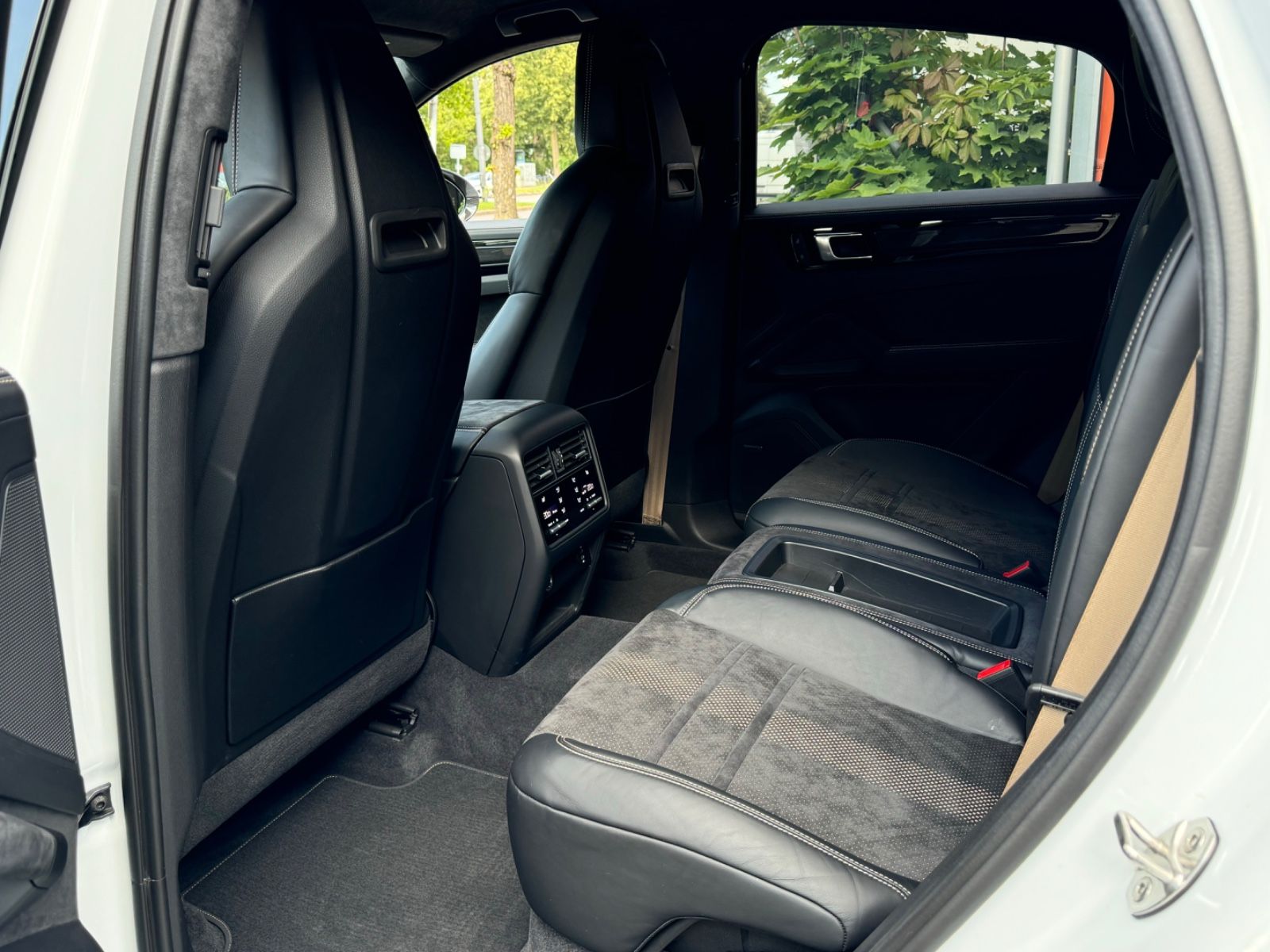 Fahrzeugabbildung Porsche CAYENNE COUPÉ TURBO GT CARBONPACK ALCANTARA FULL