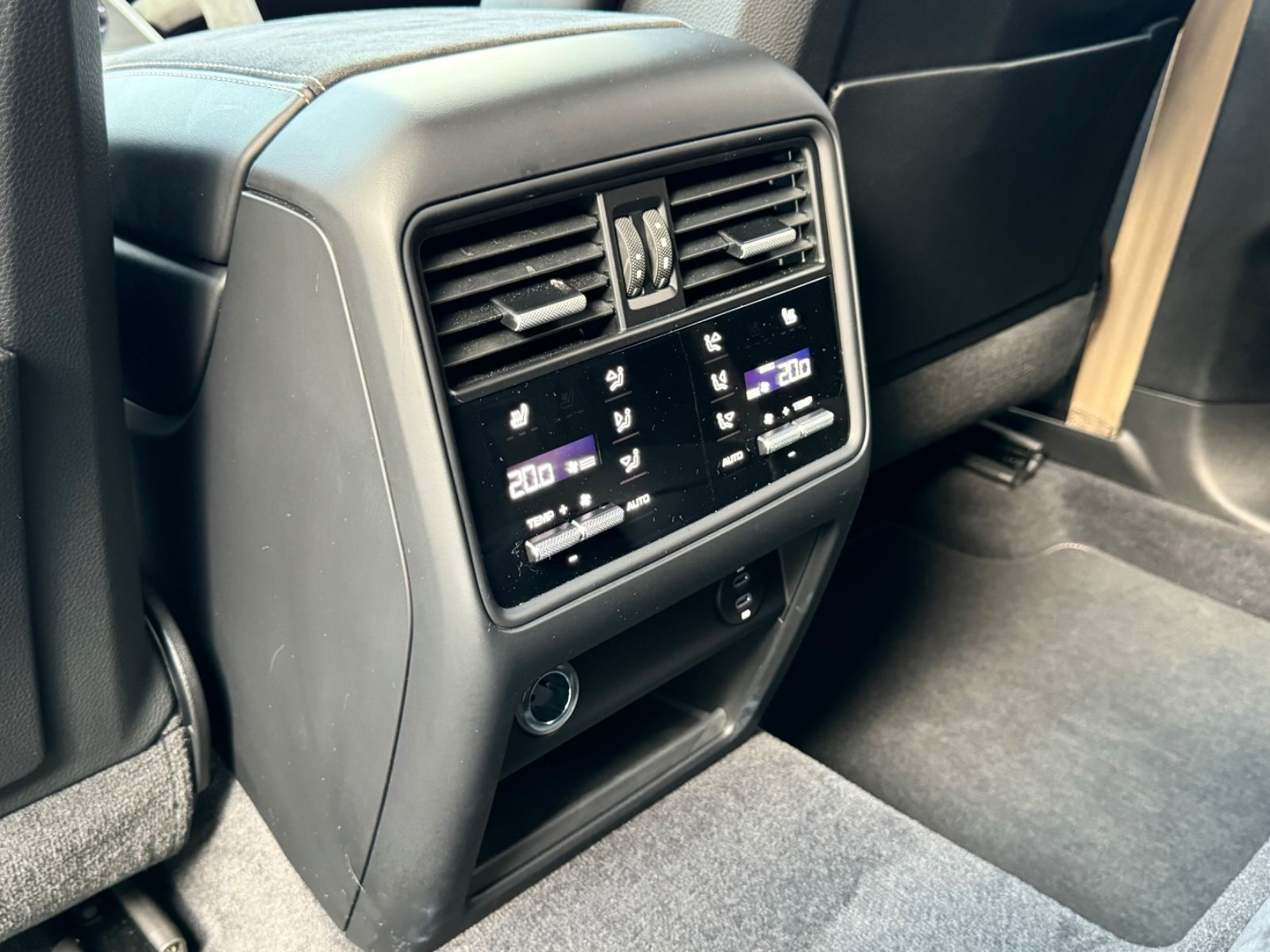 Fahrzeugabbildung Porsche CAYENNE COUPÉ TURBO GT CARBONPACK ALCANTARA FULL