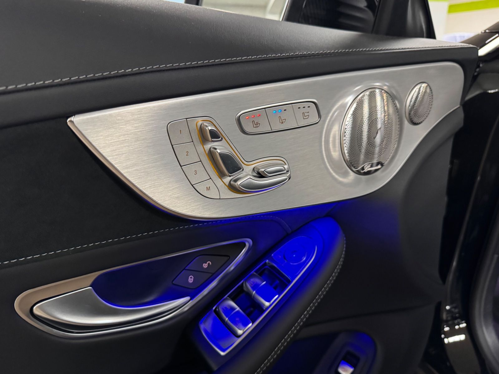 Fahrzeugabbildung Mercedes-Benz C 63 S AMG CABRIO CARBON EXT&INT CERAMIC FULLOPT