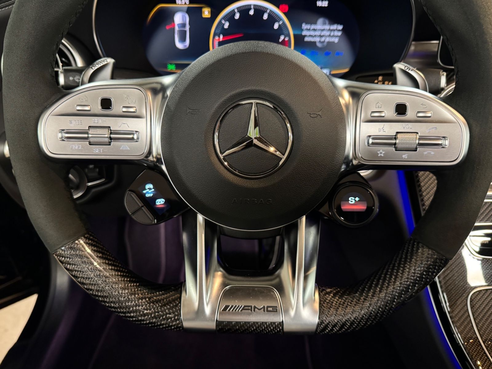 Fahrzeugabbildung Mercedes-Benz C 63 S AMG CABRIO CARBON EXT&INT CERAMIC FULLOPT