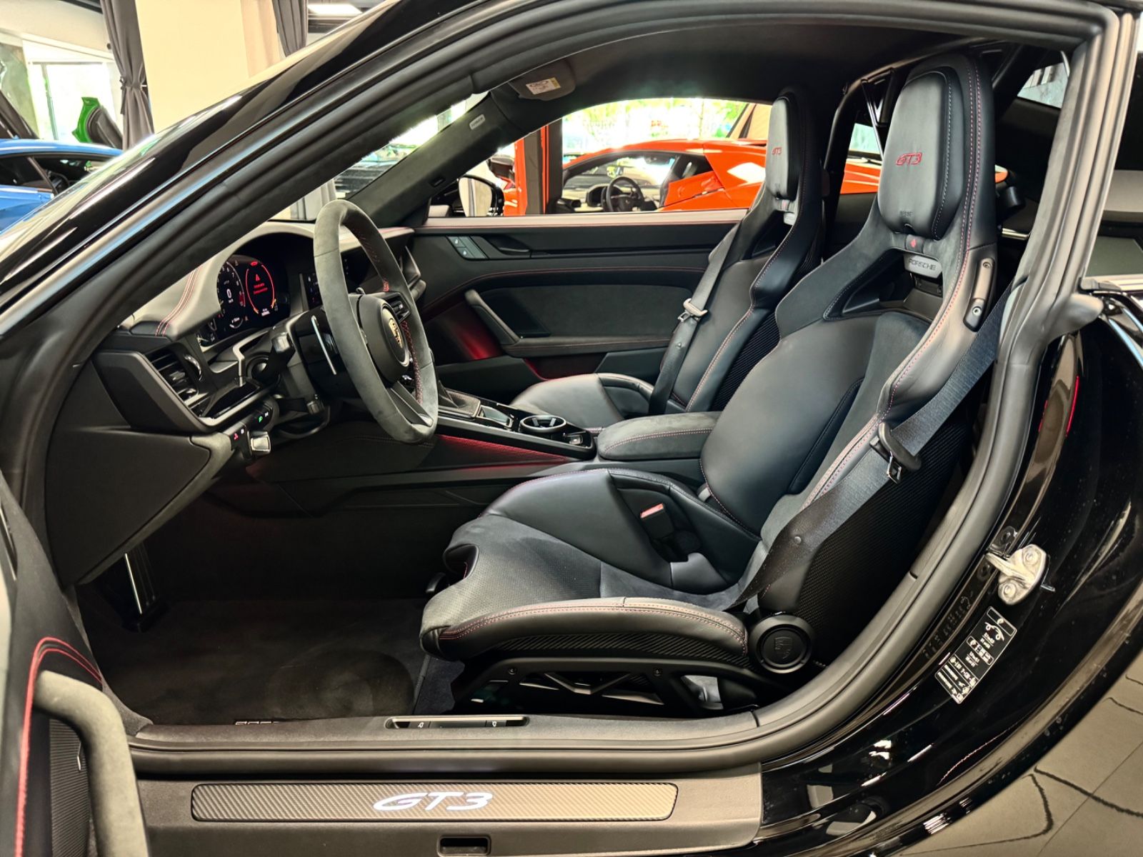 Fahrzeugabbildung Porsche 992 GT3 FACELIFT PDK CLUBSPORT CARBONSEAT NEWCAR