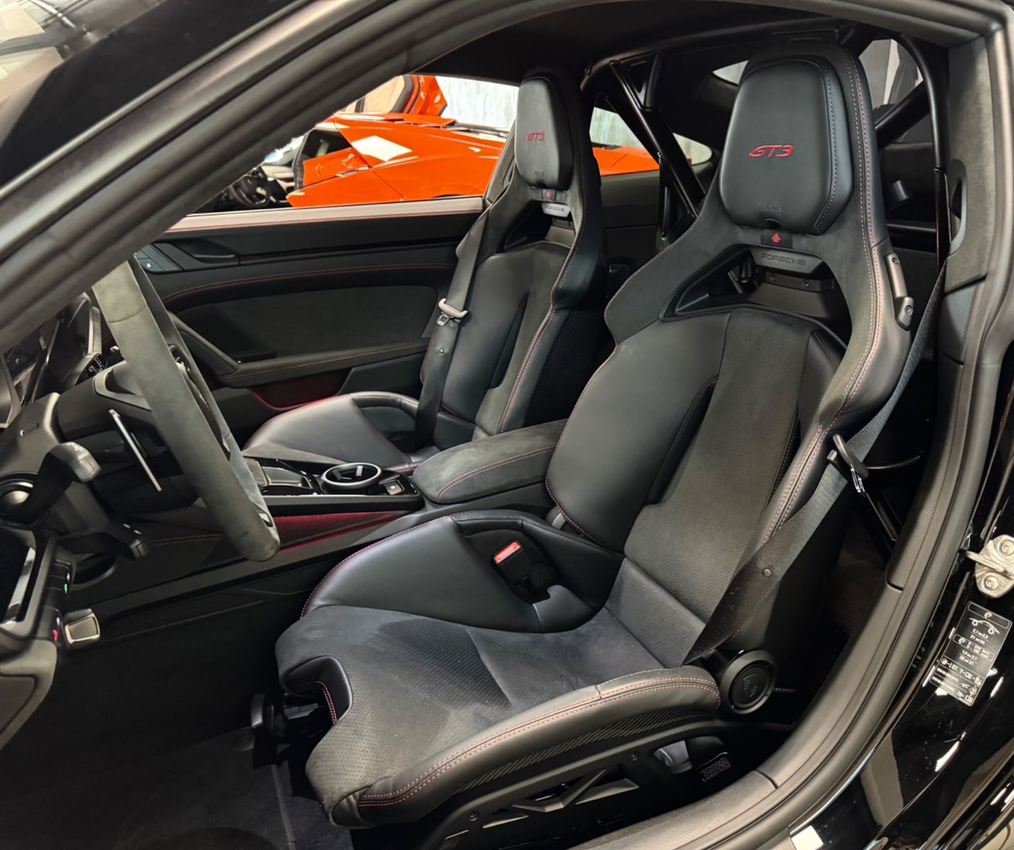Fahrzeugabbildung Porsche 992 GT3 FACELIFT PDK CLUBSPORT CARBONSEAT NEWCAR