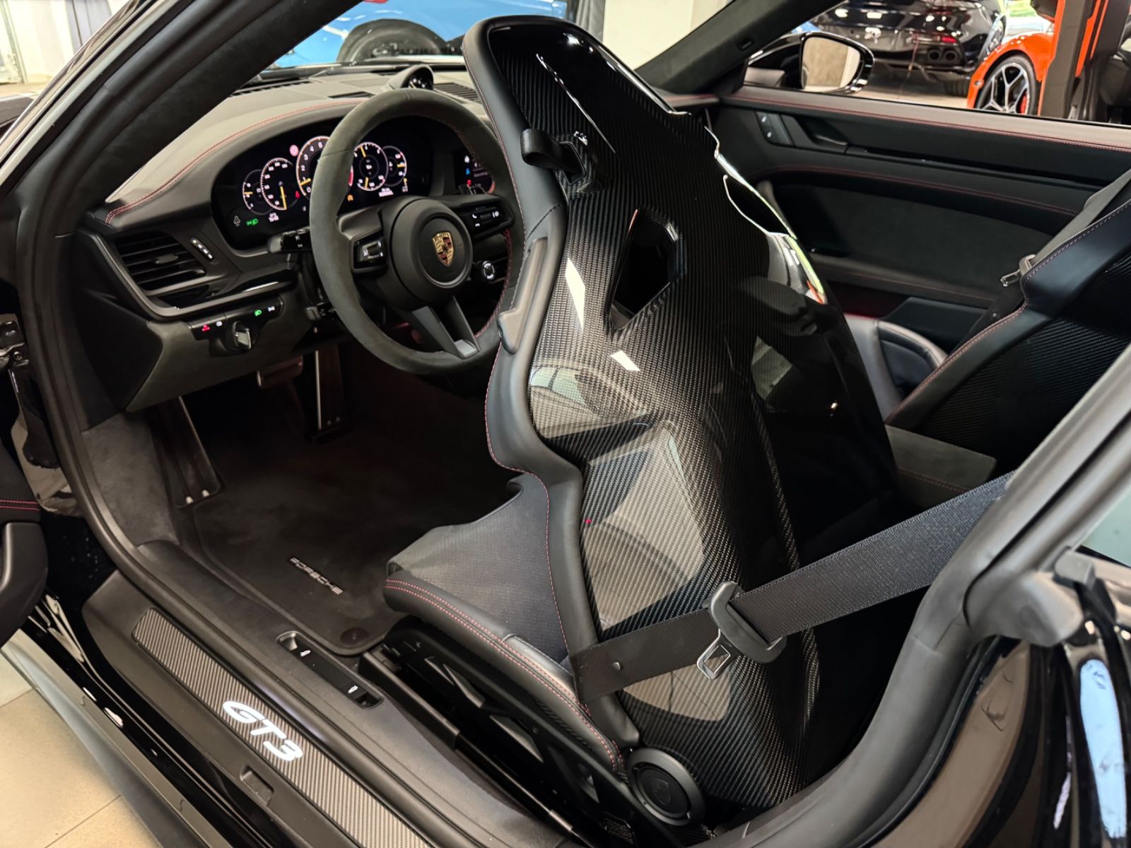 Fahrzeugabbildung Porsche 992 GT3 FACELIFT PDK CLUBSPORT CARBONSEAT NEWCAR