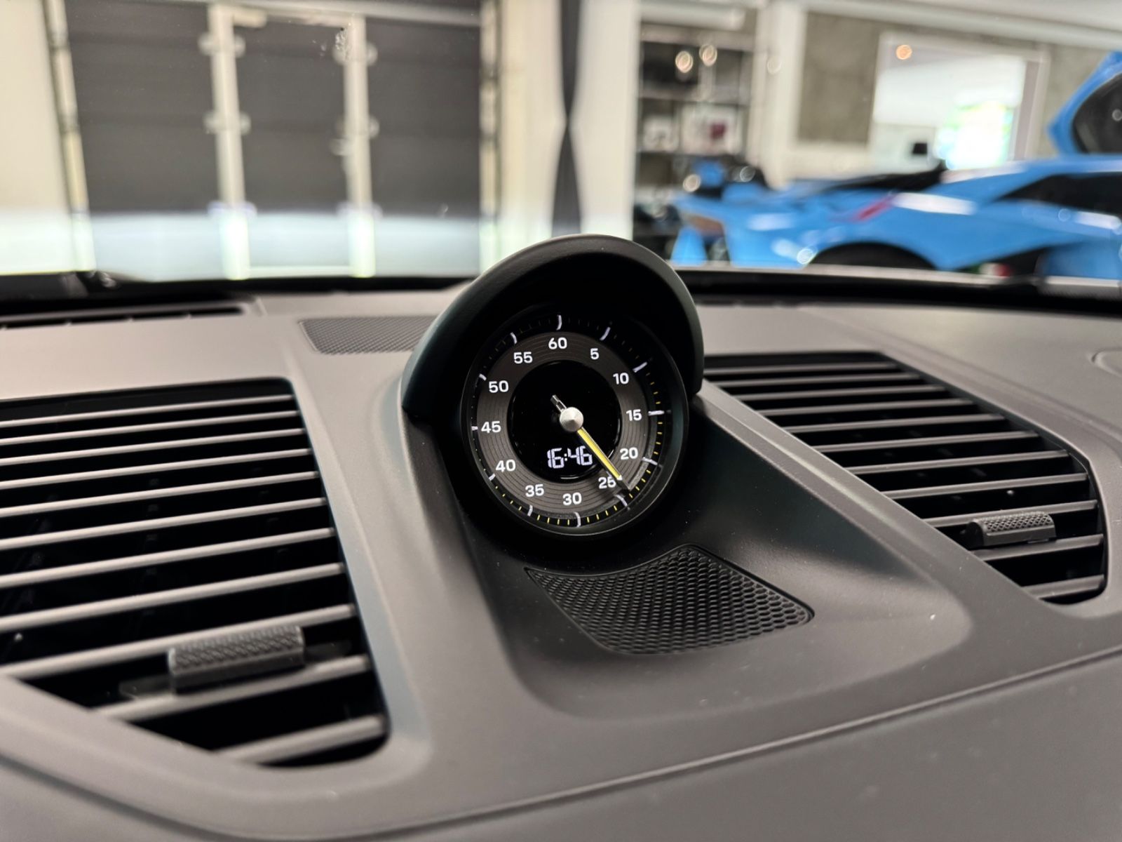 Fahrzeugabbildung Porsche 992 GT3 FACELIFT PDK CLUBSPORT CARBONSEAT NEWCAR