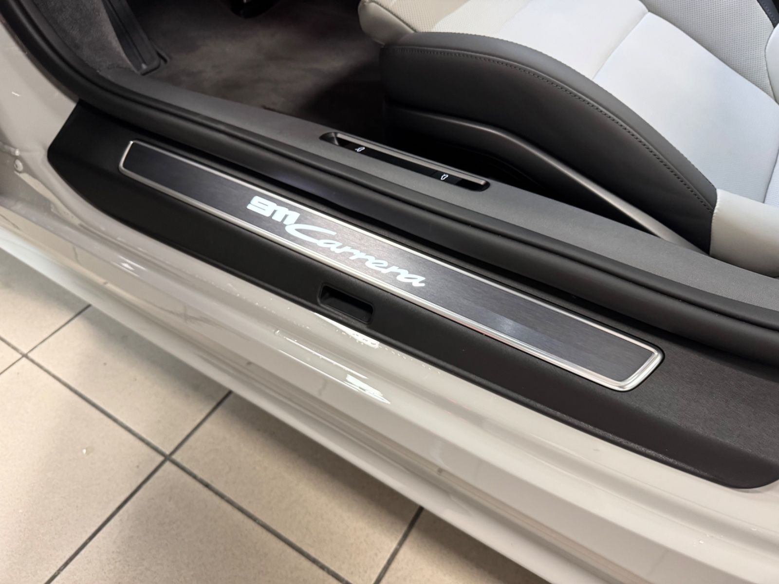 Fahrzeugabbildung Porsche 992 CARRERA CABRIO FACELIFT SPORTDESIGN BOSE NEW