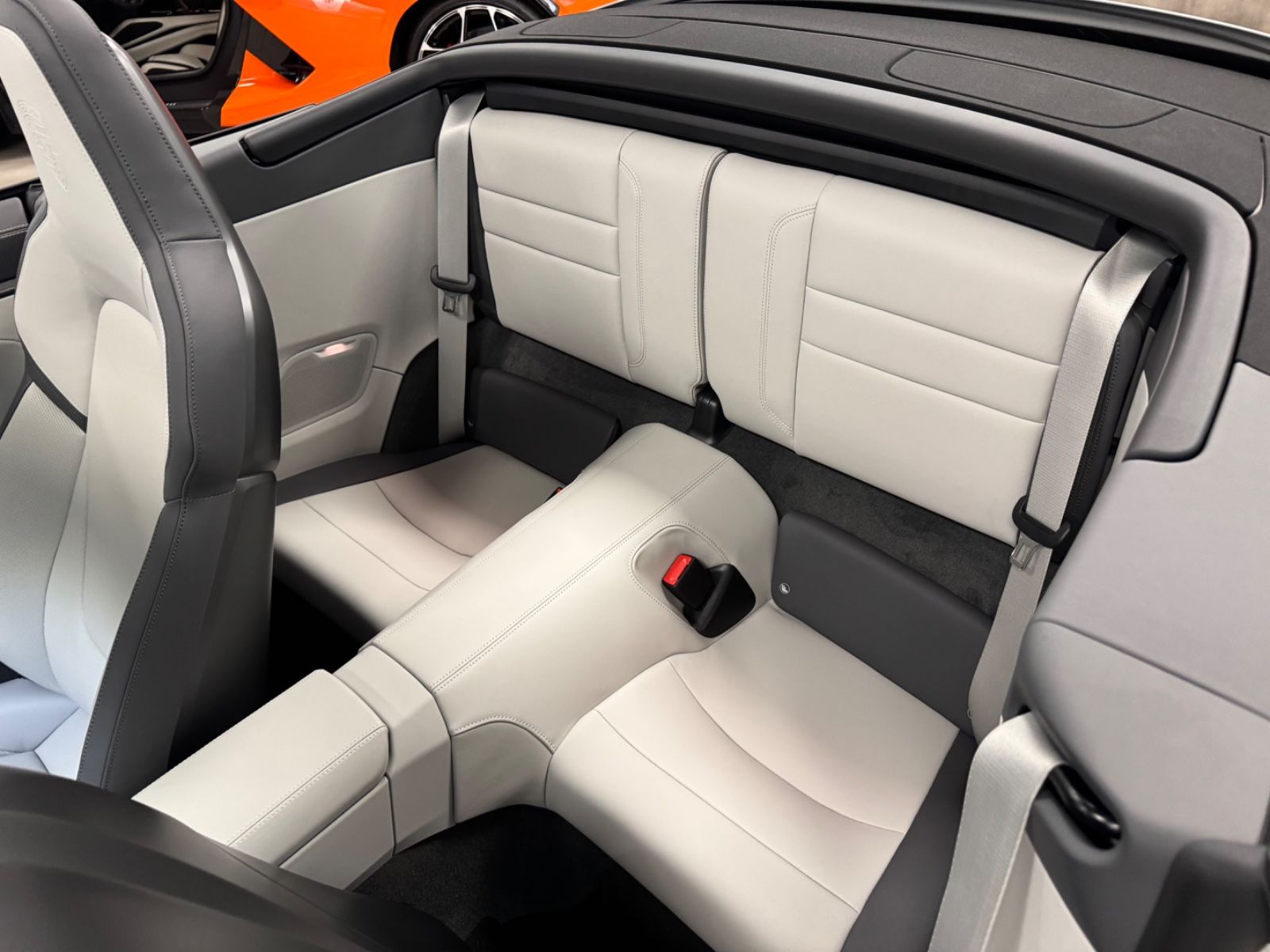 Fahrzeugabbildung Porsche 992 CARRERA CABRIO FACELIFT SPORTDESIGN BOSE NEW