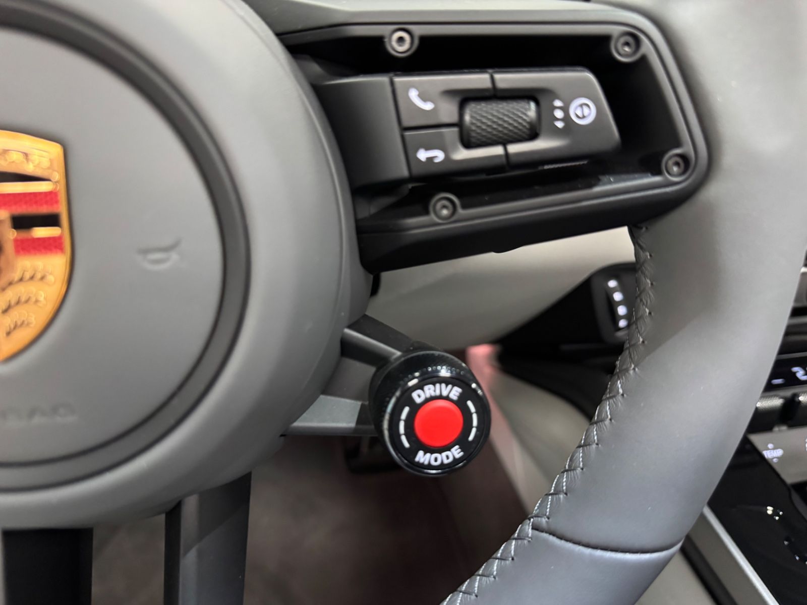 Fahrzeugabbildung Porsche 992 CARRERA CABRIO FACELIFT SPORTDESIGN BOSE NEW