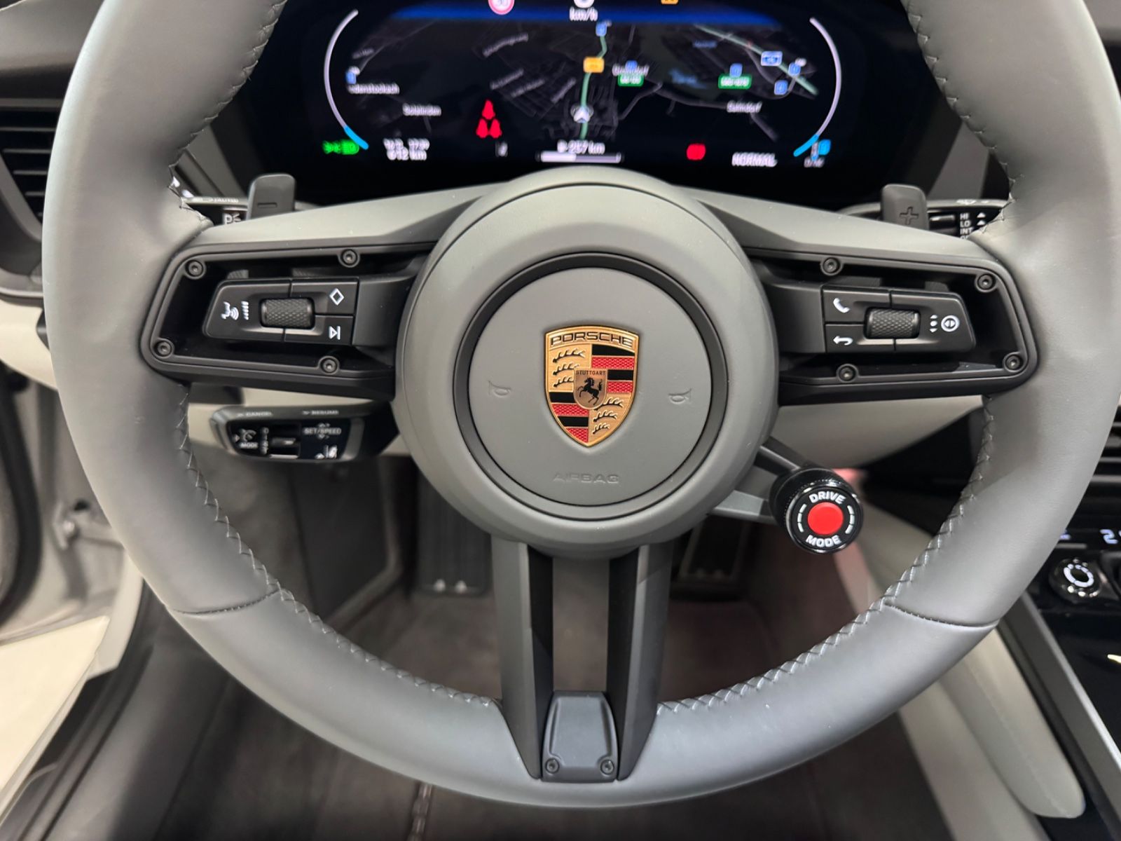 Fahrzeugabbildung Porsche 992 CARRERA CABRIO FACELIFT SPORTDESIGN BOSE NEW