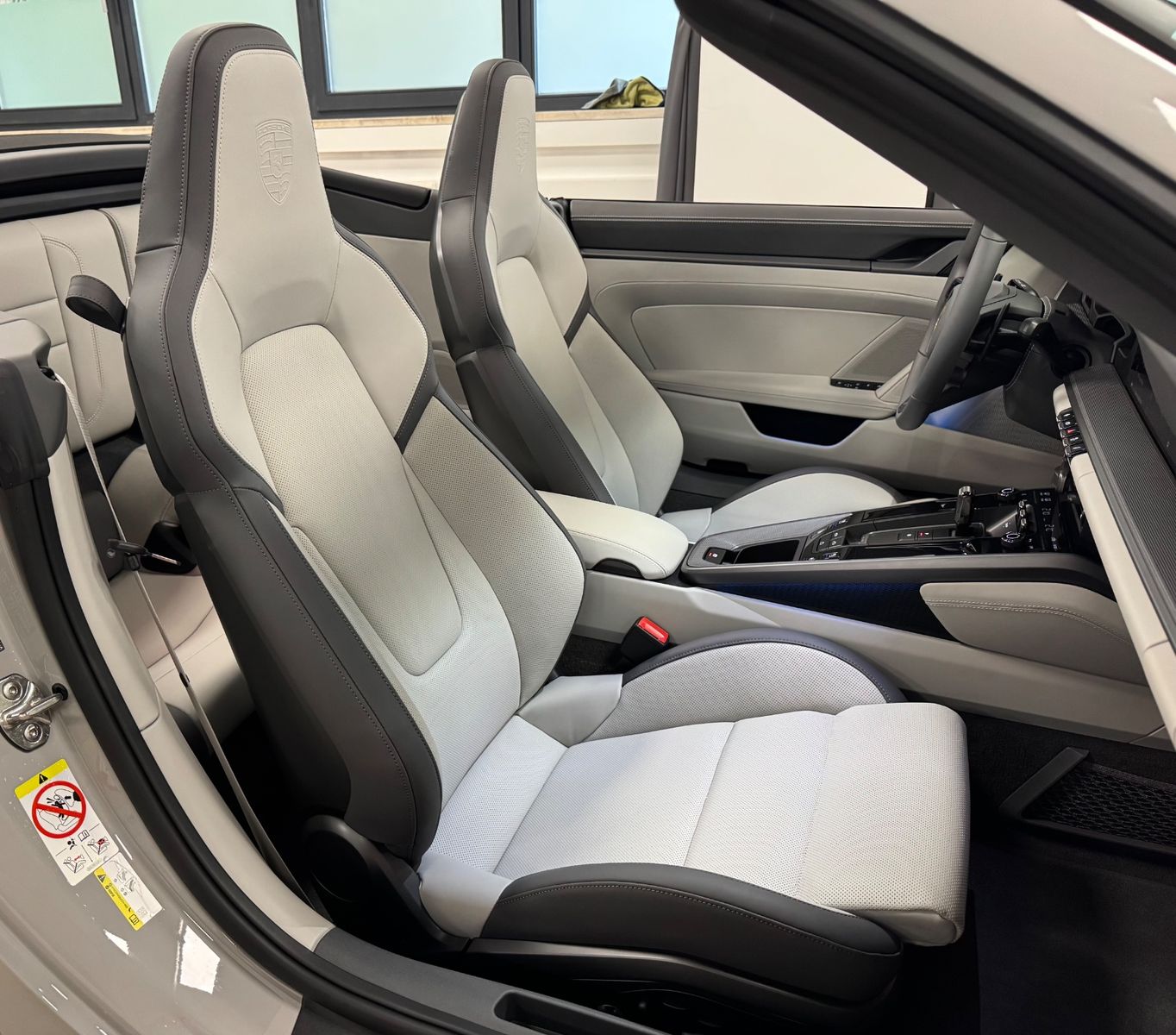 Fahrzeugabbildung Porsche 992 CARRERA CABRIO FACELIFT SPORTDESIGN BOSE NEW