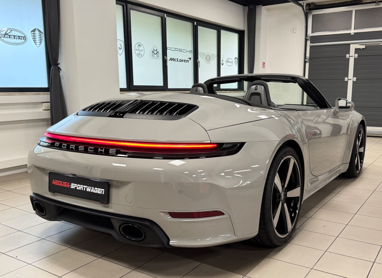 Fahrzeugabbildung Porsche 992 CARRERA CABRIO FACELIFT SPORTDESIGN BOSE NEW