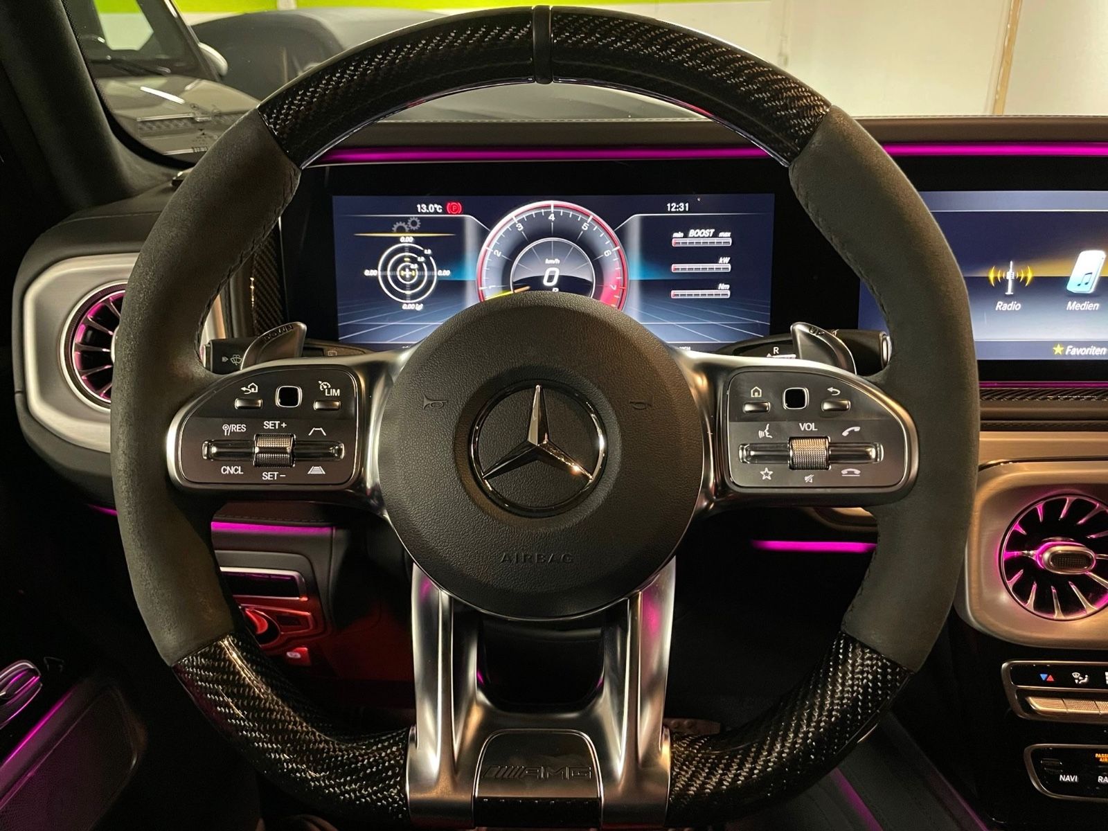 Fahrzeugabbildung Mercedes-Benz G 63 AMG RED INT CARBON NIGHTPACKII MASSAGE FULL