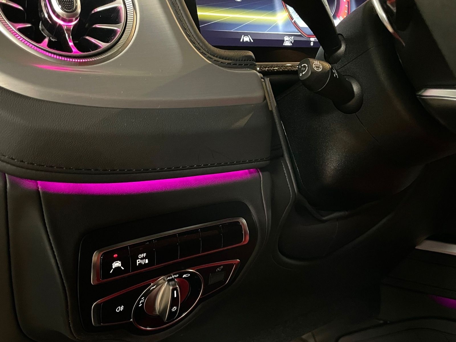 Fahrzeugabbildung Mercedes-Benz G 63 AMG RED INT CARBON NIGHTPACKII MASSAGE FULL