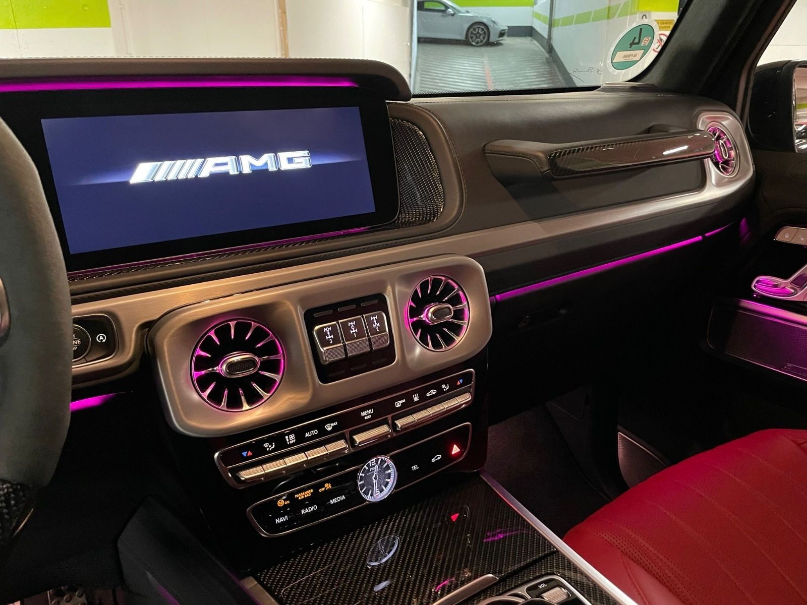 Fahrzeugabbildung Mercedes-Benz G 63 AMG RED INT CARBON NIGHTPACKII MASSAGE FULL