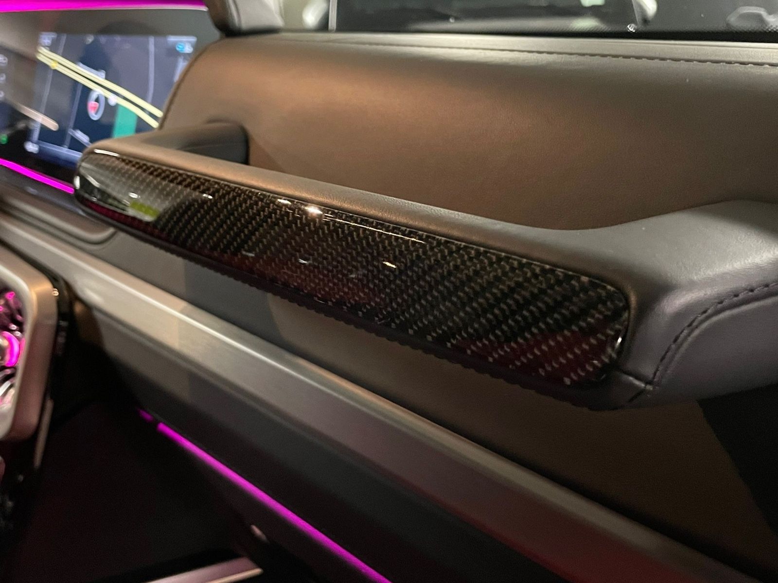 Fahrzeugabbildung Mercedes-Benz G 63 AMG RED INT CARBON NIGHTPACKII MASSAGE FULL