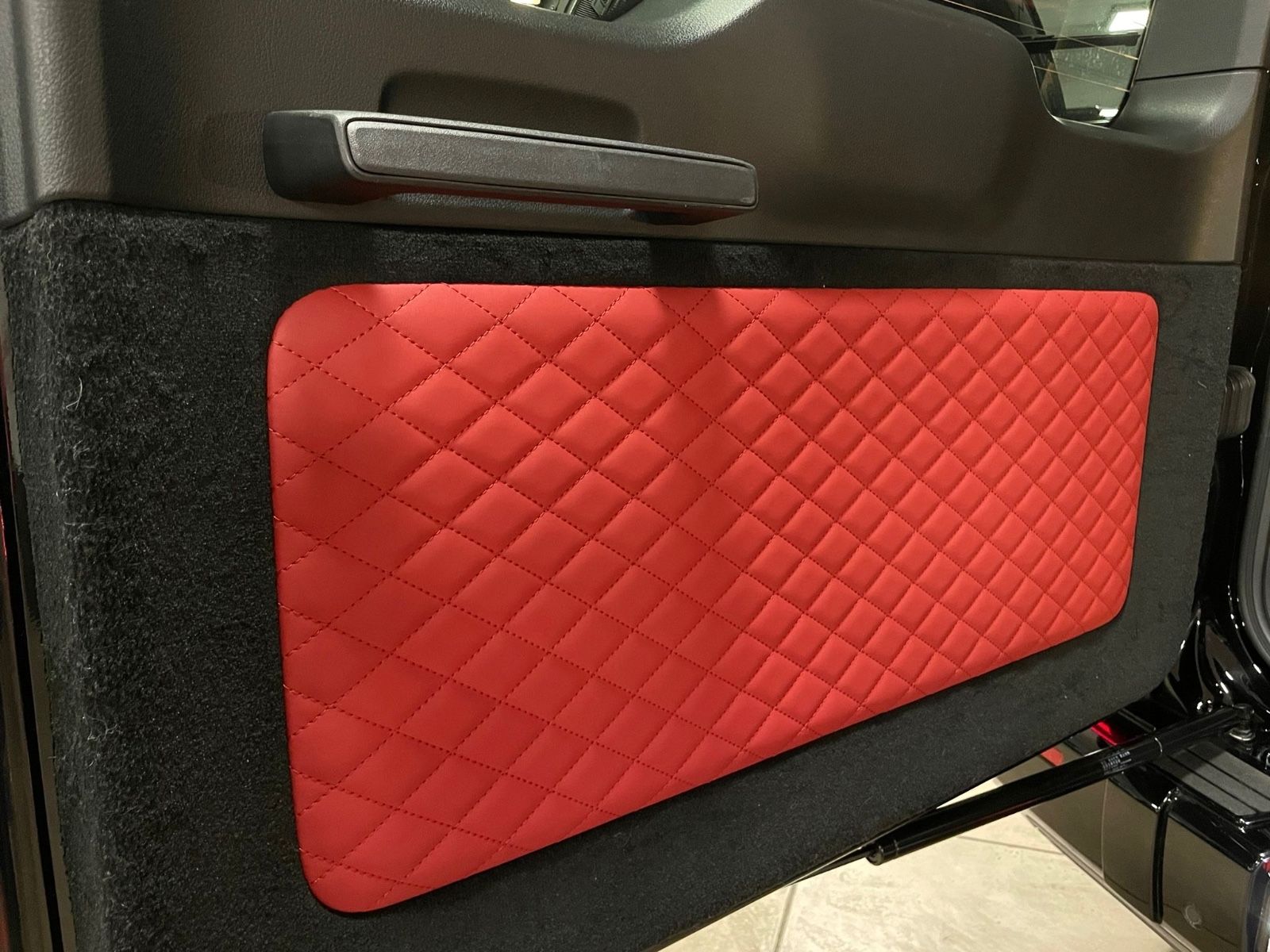 Fahrzeugabbildung Mercedes-Benz G 63 AMG RED INT CARBON NIGHTPACKII MASSAGE FULL