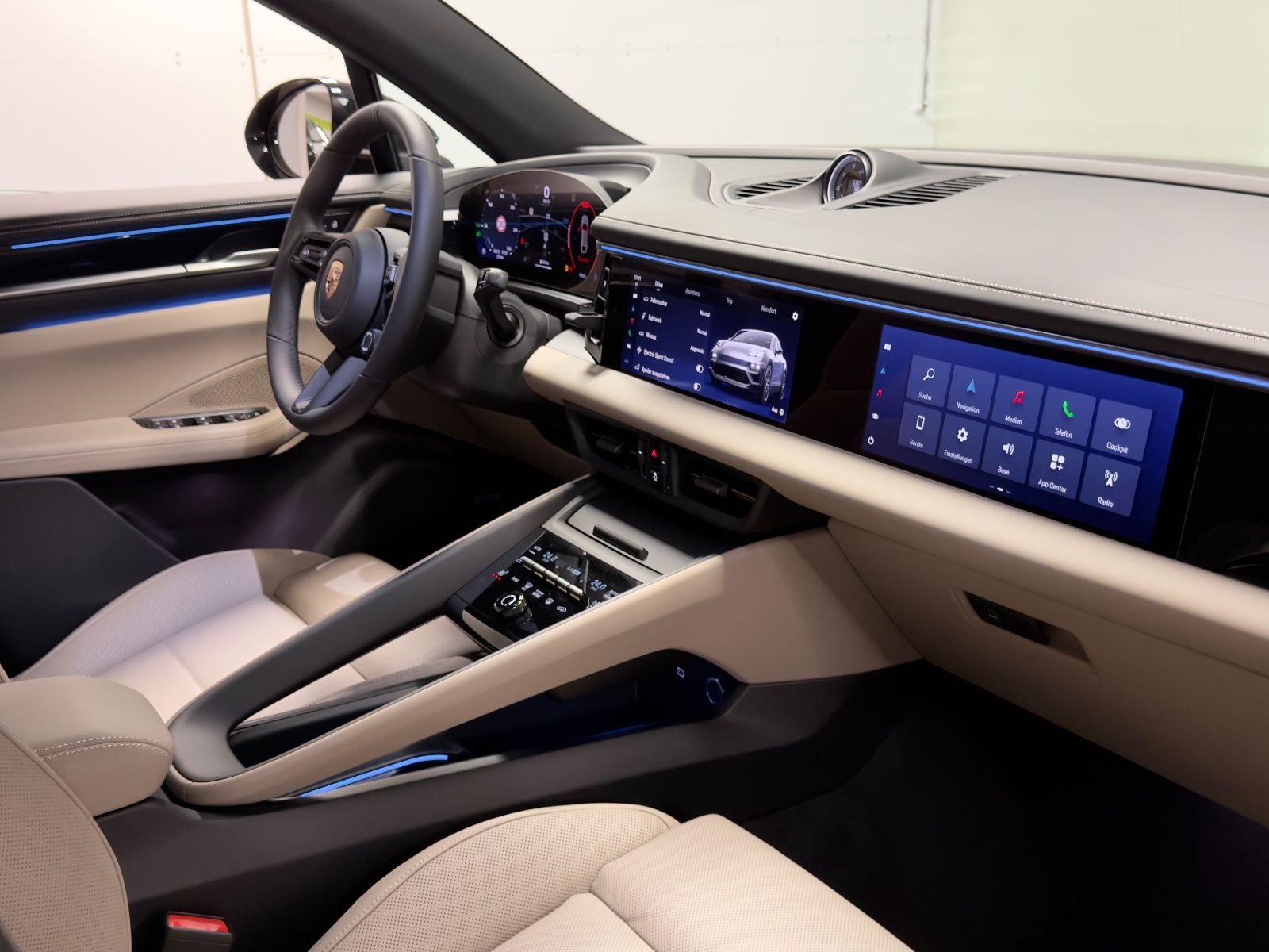 Fahrzeugabbildung Porsche MACAN 4 DESIGNPACK 22ZOLL TRÜFFEL INT PANO FULL!