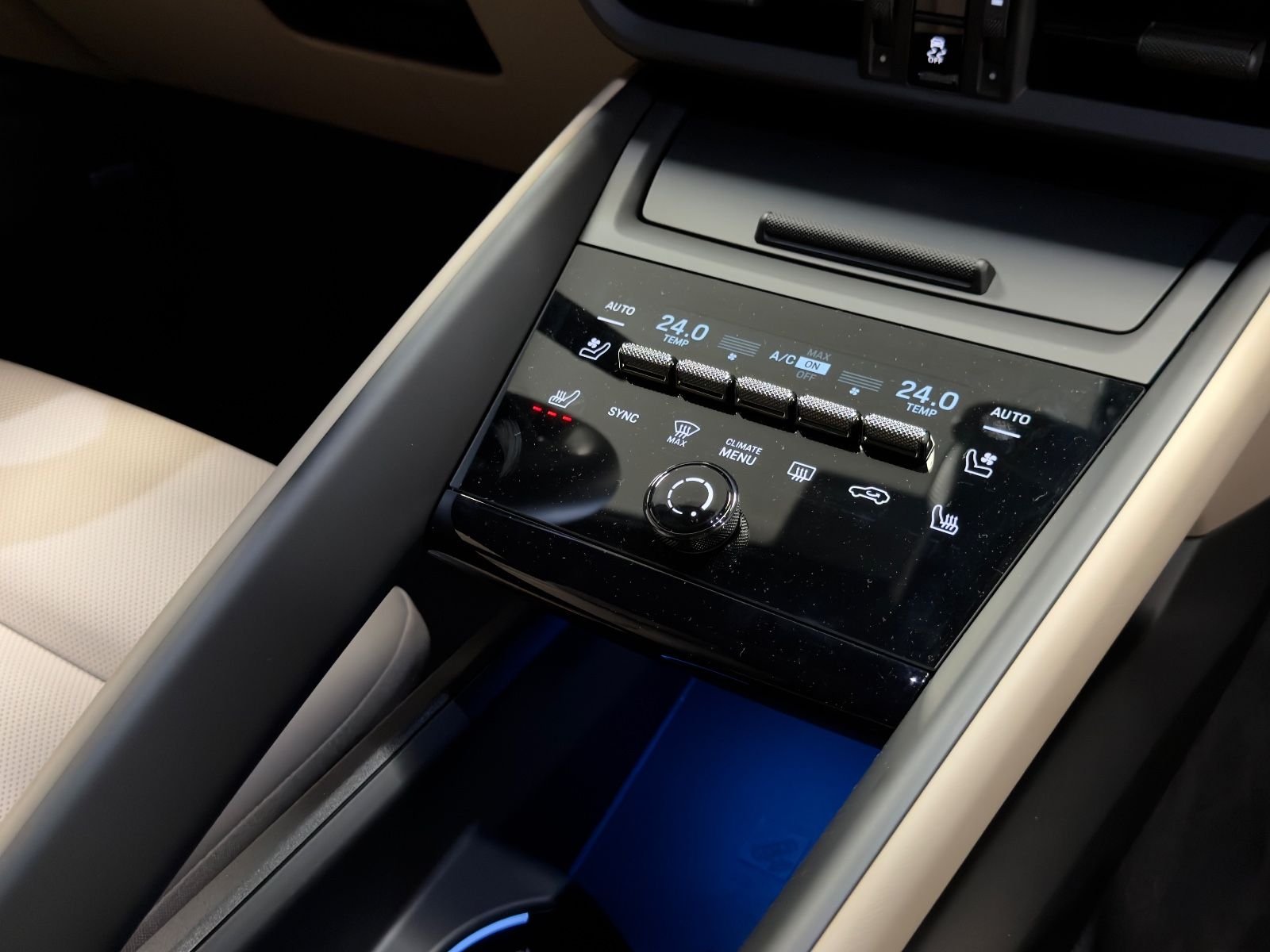 Fahrzeugabbildung Porsche MACAN 4 DESIGNPACK 22ZOLL TRÜFFEL INT PANO FULL!