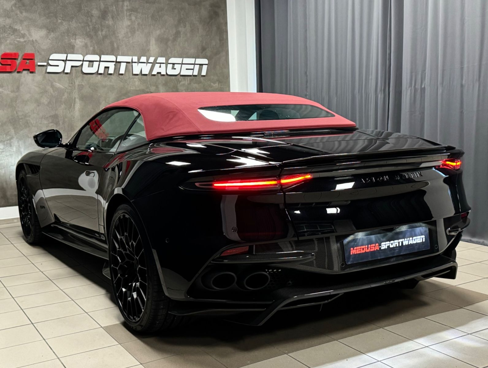 Fahrzeugabbildung Aston Martin DBS V12 770 ULTIMATE VOLANTE 1OF199 EXLUSIV NEW!