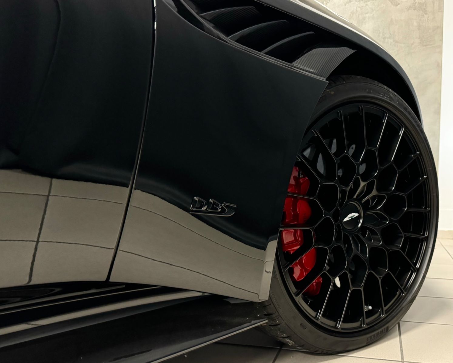 Fahrzeugabbildung Aston Martin DBS V12 770 ULTIMATE VOLANTE 1OF199 EXLUSIV NEW!