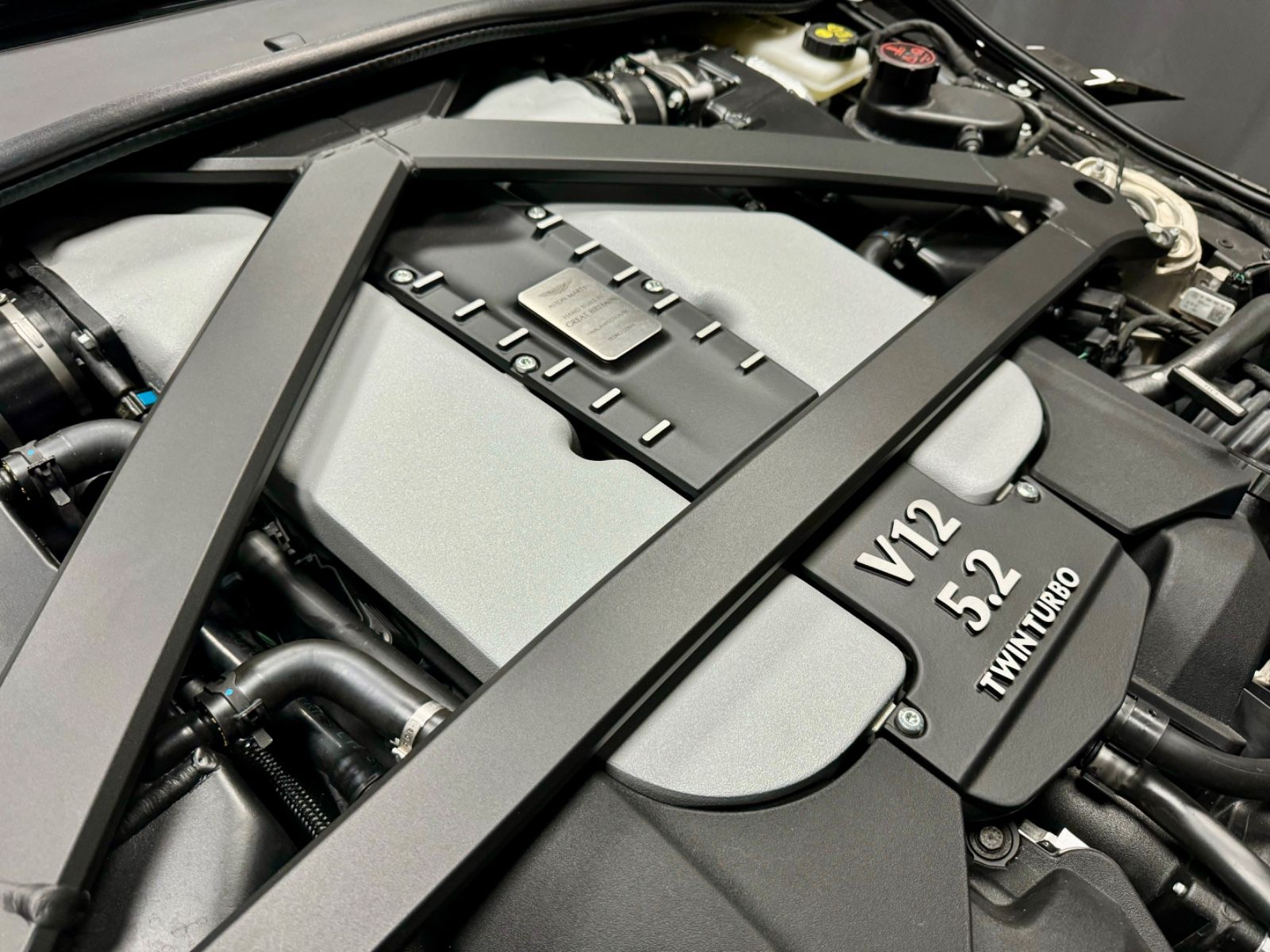 Fahrzeugabbildung Aston Martin DBS V12 770 ULTIMATE VOLANTE 1OF199 EXLUSIV NEW!