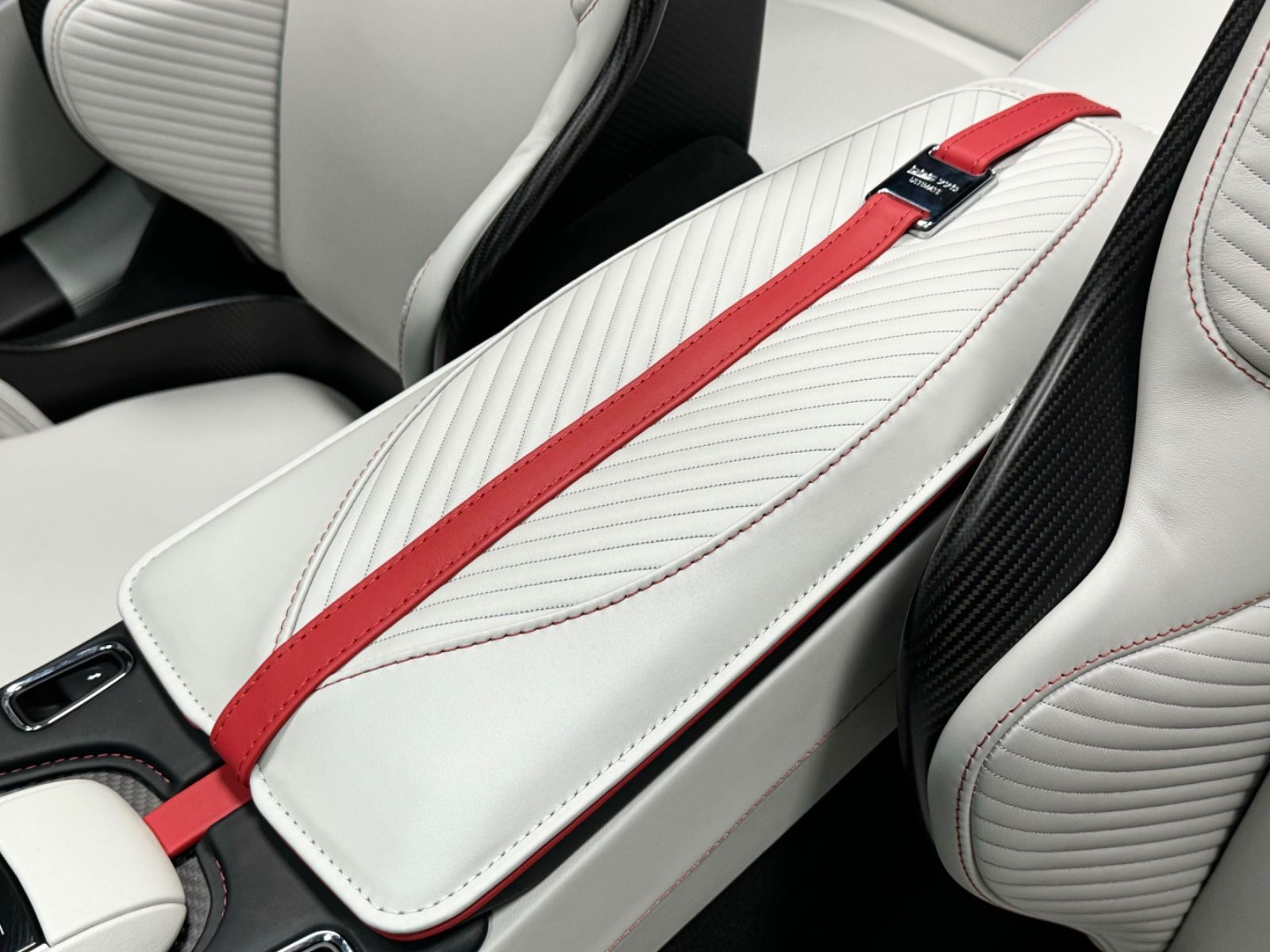 Fahrzeugabbildung Aston Martin DBS V12 770 ULTIMATE VOLANTE 1OF199 EXLUSIV NEW!