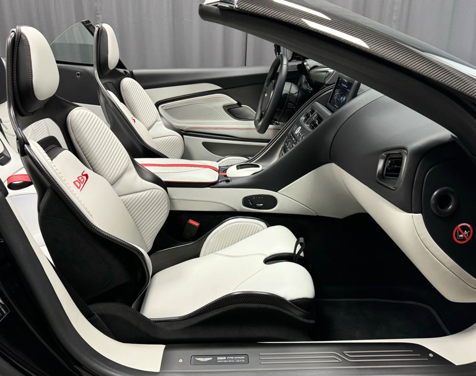 Fahrzeugabbildung Aston Martin DBS V12 770 ULTIMATE VOLANTE 1OF199 EXLUSIV NEW!