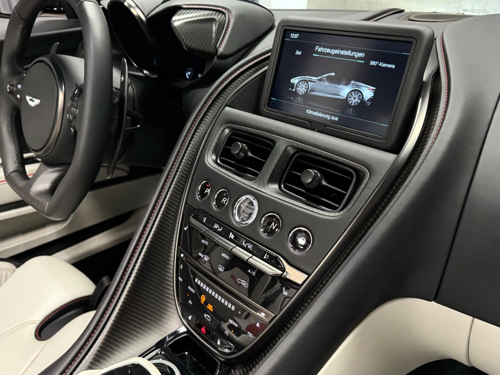 Fahrzeugabbildung Aston Martin DBS V12 770 ULTIMATE VOLANTE 1OF199 EXLUSIV NEW!