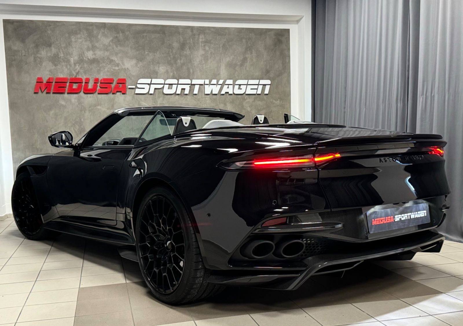 Fahrzeugabbildung Aston Martin DBS V12 770 ULTIMATE VOLANTE 1OF199 EXLUSIV NEW!