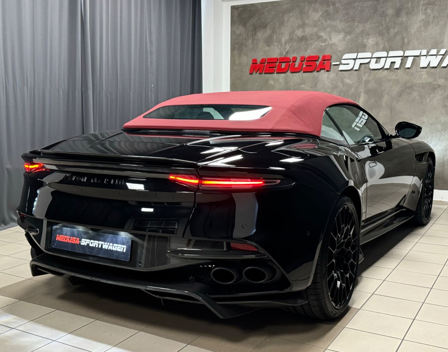 Fahrzeugabbildung Aston Martin DBS V12 770 ULTIMATE VOLANTE 1OF199 EXLUSIV NEW!