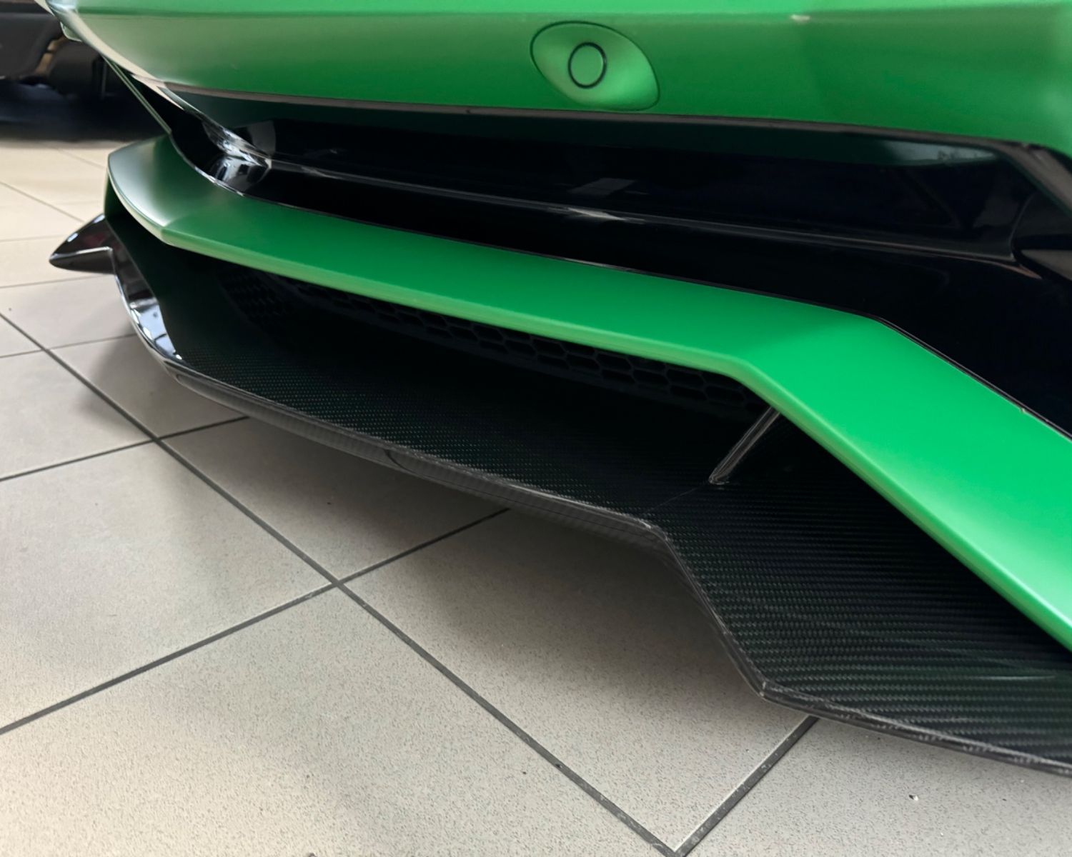 Fahrzeugabbildung Lamborghini AVENTADOR S ROADSTER GREEN EXT&INT CARBON FULLOP